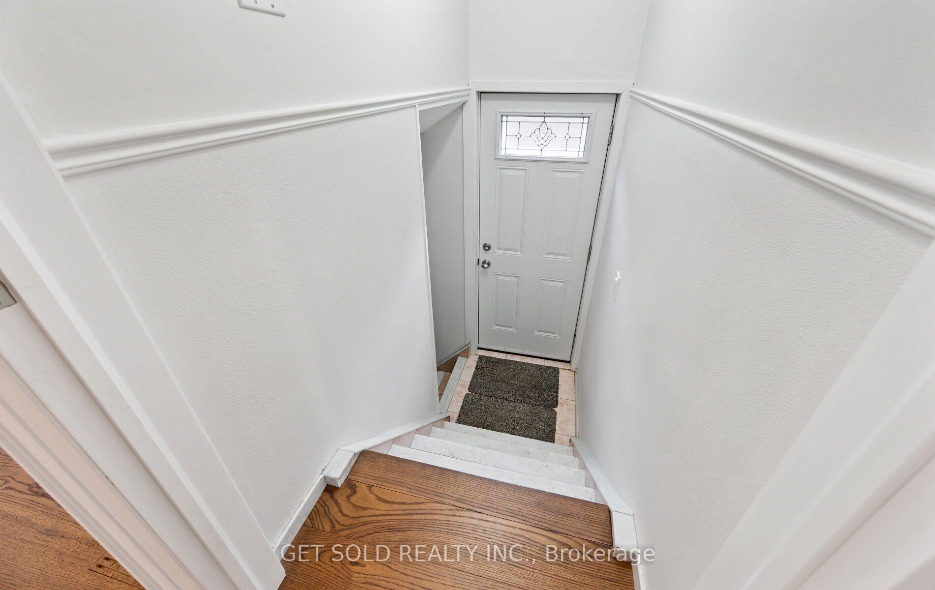 Photo 27 of 8 Hackmore Avenue, Etobicoke, Elms-Old Rexdale — HOMEH