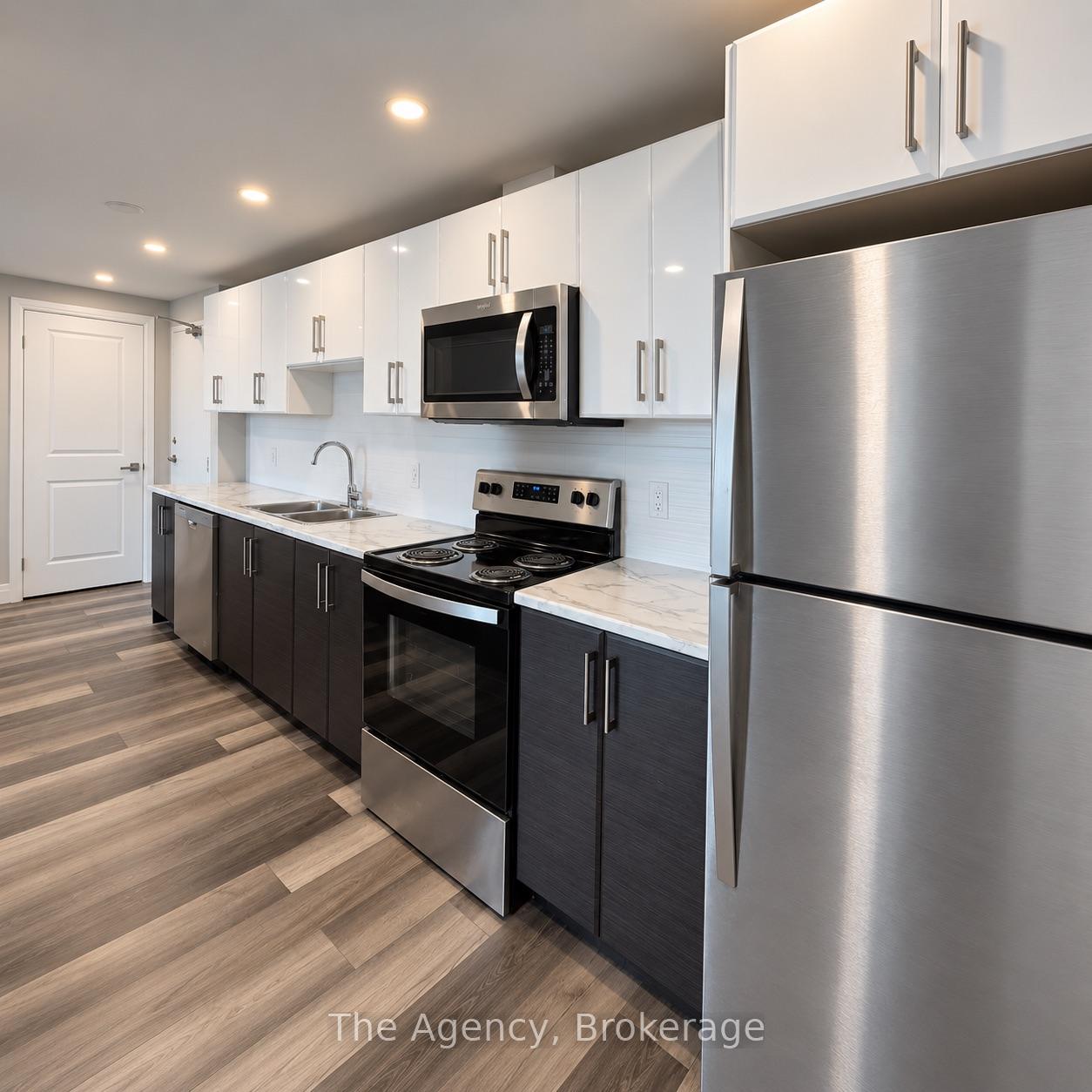Photo 4 of Unit 812, 2200 Sherobee Road, Mississauga, Cooksville — HOMEH