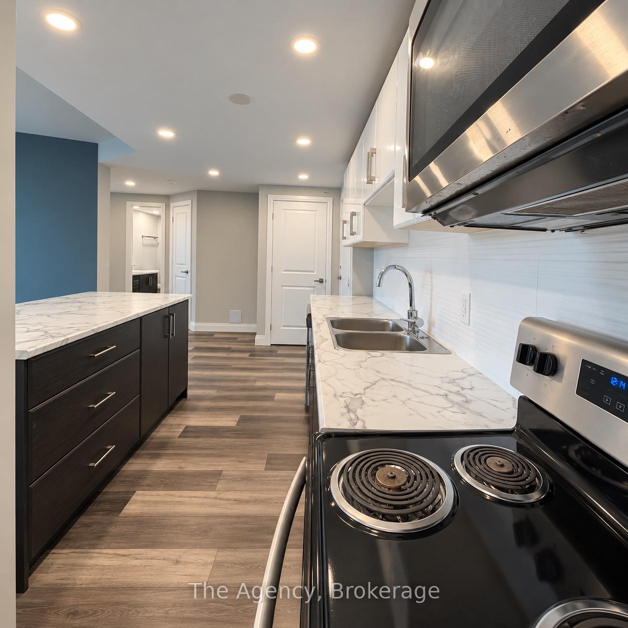 Photo 5 of Unit 812, 2200 Sherobee Road, Mississauga, Cooksville — HOMEH