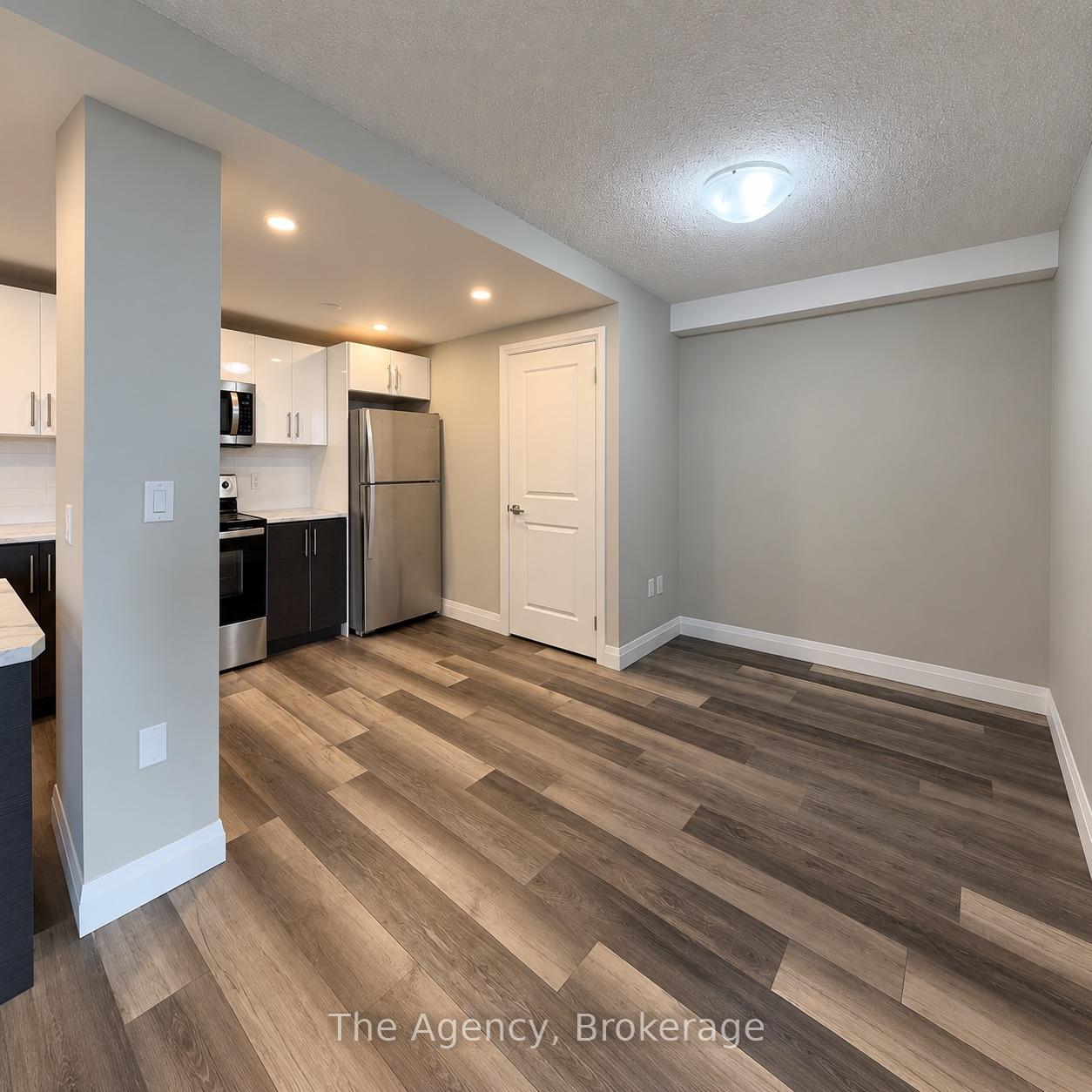 Photo 6 of Unit 812, 2200 Sherobee Road, Mississauga, Cooksville — HOMEH