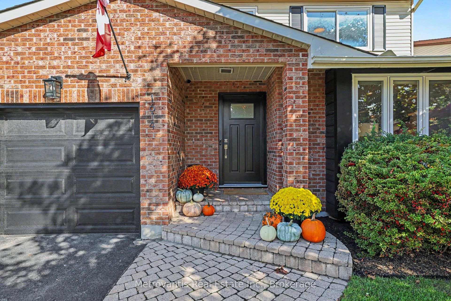Photo 3 of 1614 Meadowfield Place, Ottawa, Chapel Hill — HOMEH