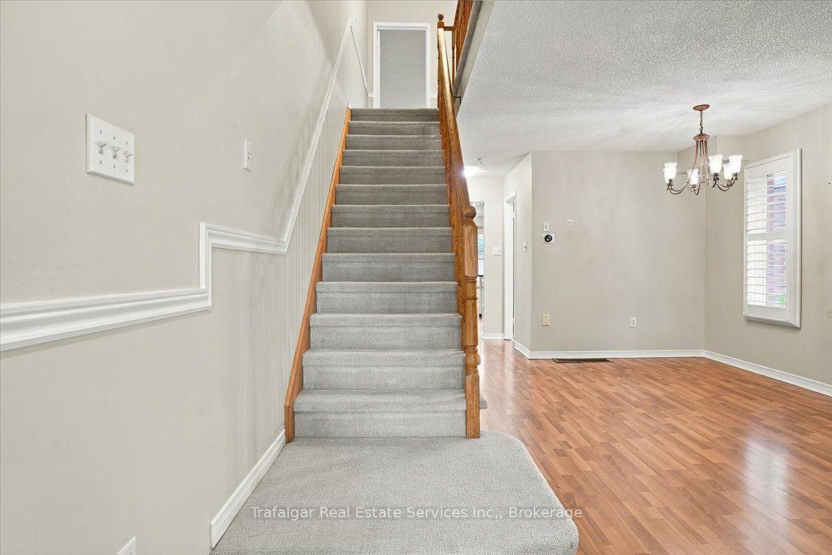 Photo 4 of 2212 Westoak Trails Boulevard, Oakville, West Oak Trails — HOMEH
