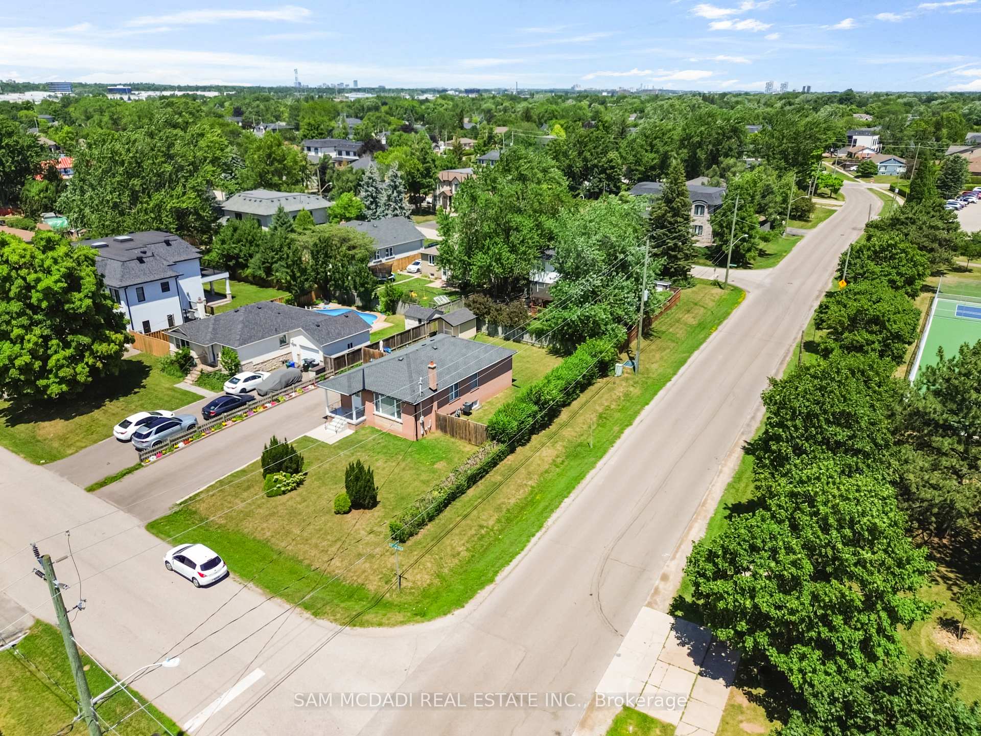 Photo 2 of Unit Upper, 544 Sandmere Place, Oakville, West — HOMEH