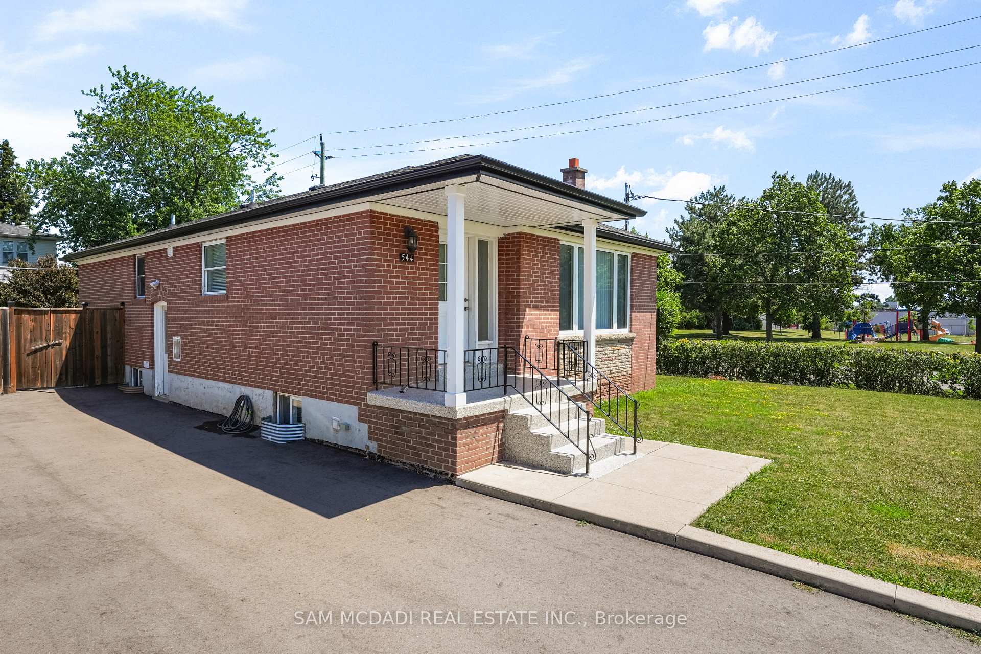 Photo 5 of Unit Upper, 544 Sandmere Place, Oakville, West — HOMEH