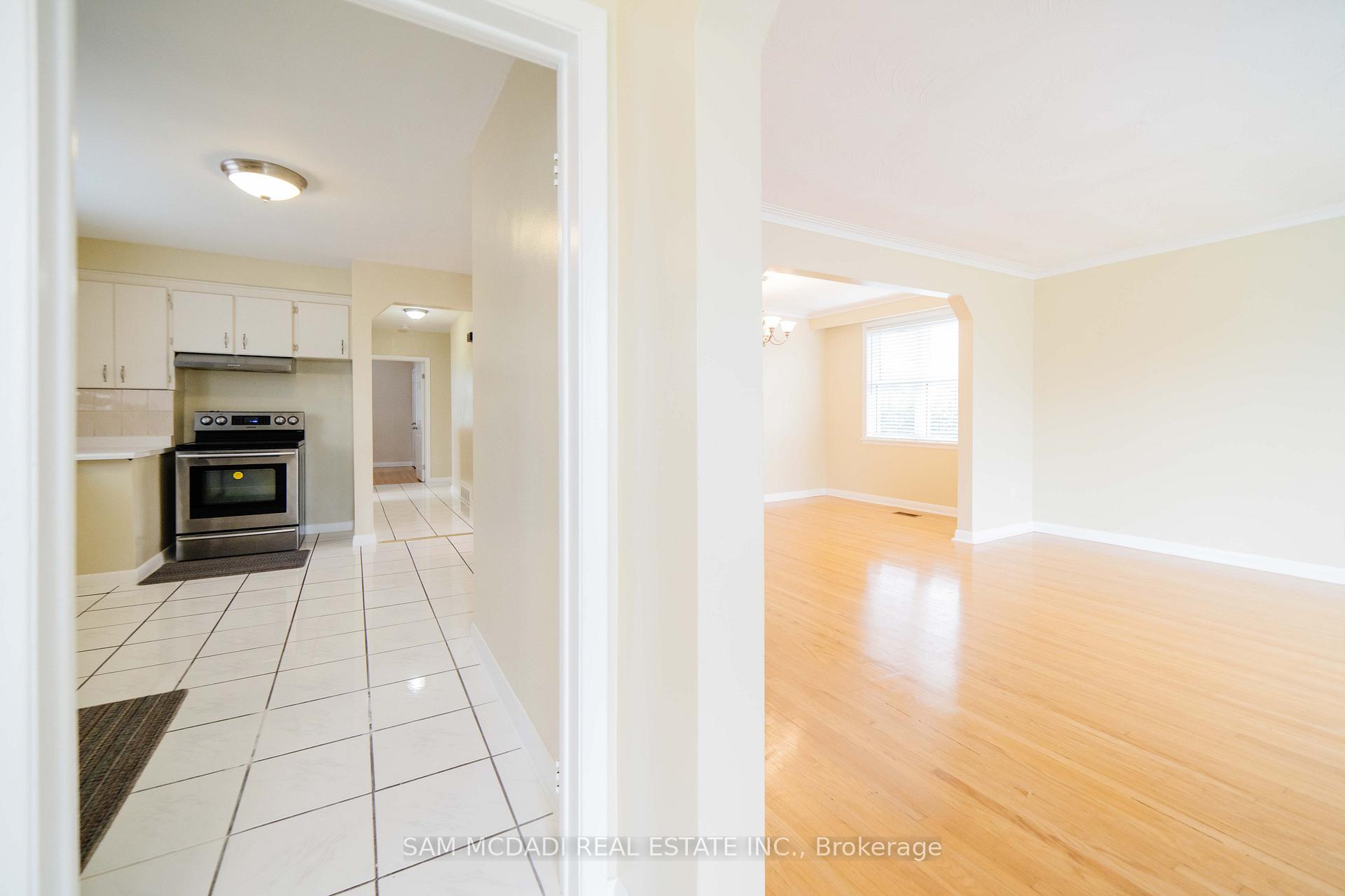 Photo 8 of Unit Upper, 544 Sandmere Place, Oakville, West — HOMEH