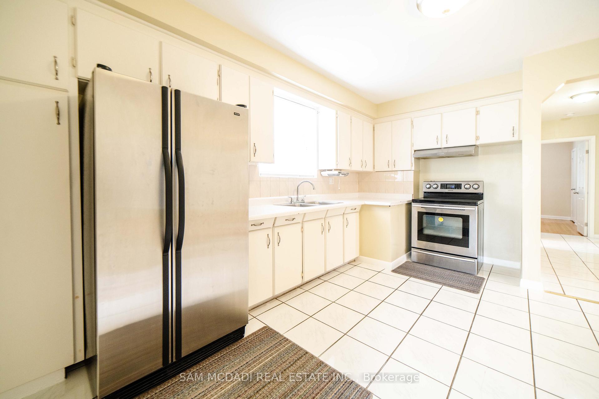 Photo 12 of Unit Upper, 544 Sandmere Place, Oakville, West — HOMEH