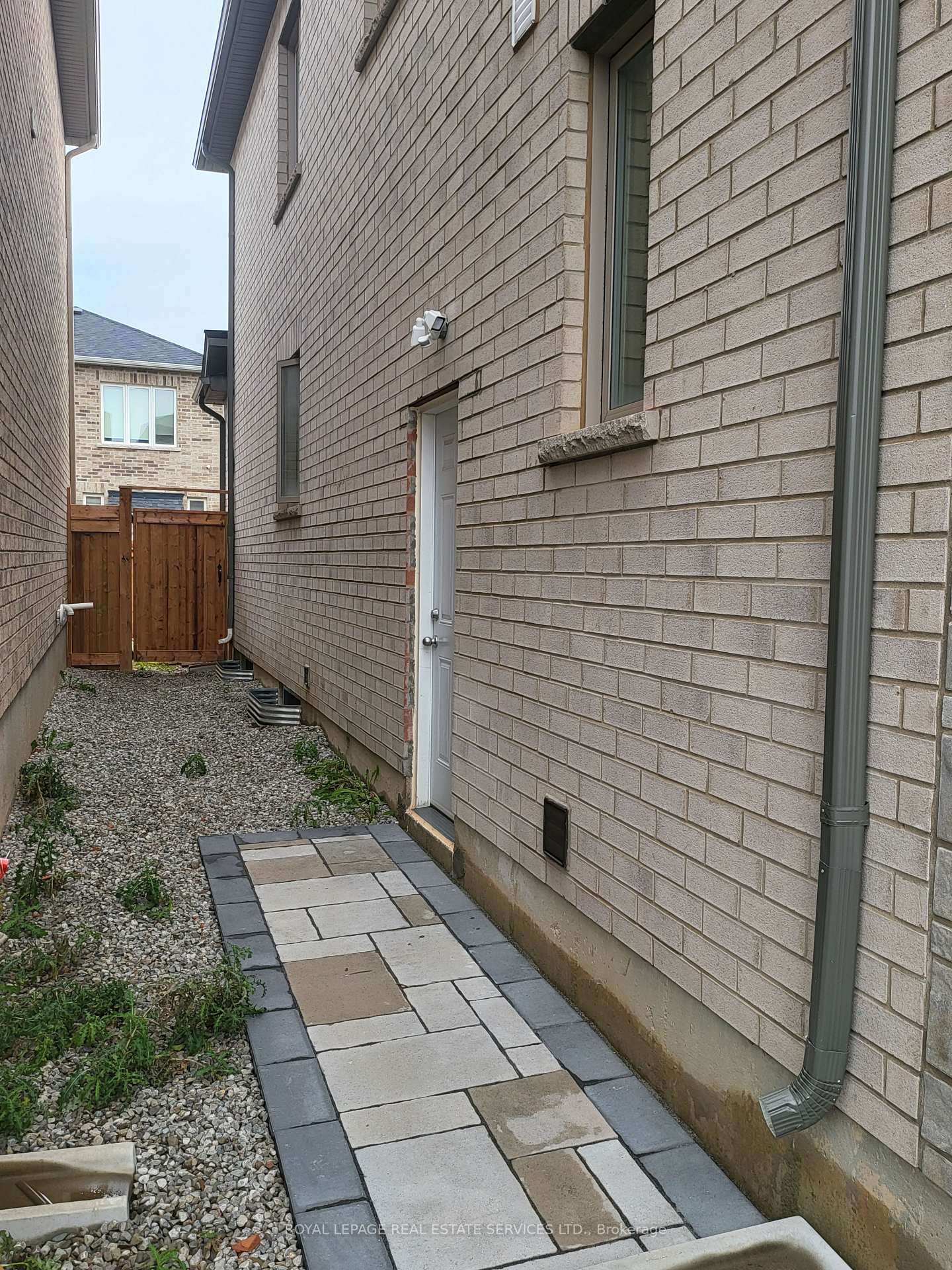 Photo 3 of Unit Bsmt, 1241 Trudeau Drive, Milton, Bowes — HOMEH