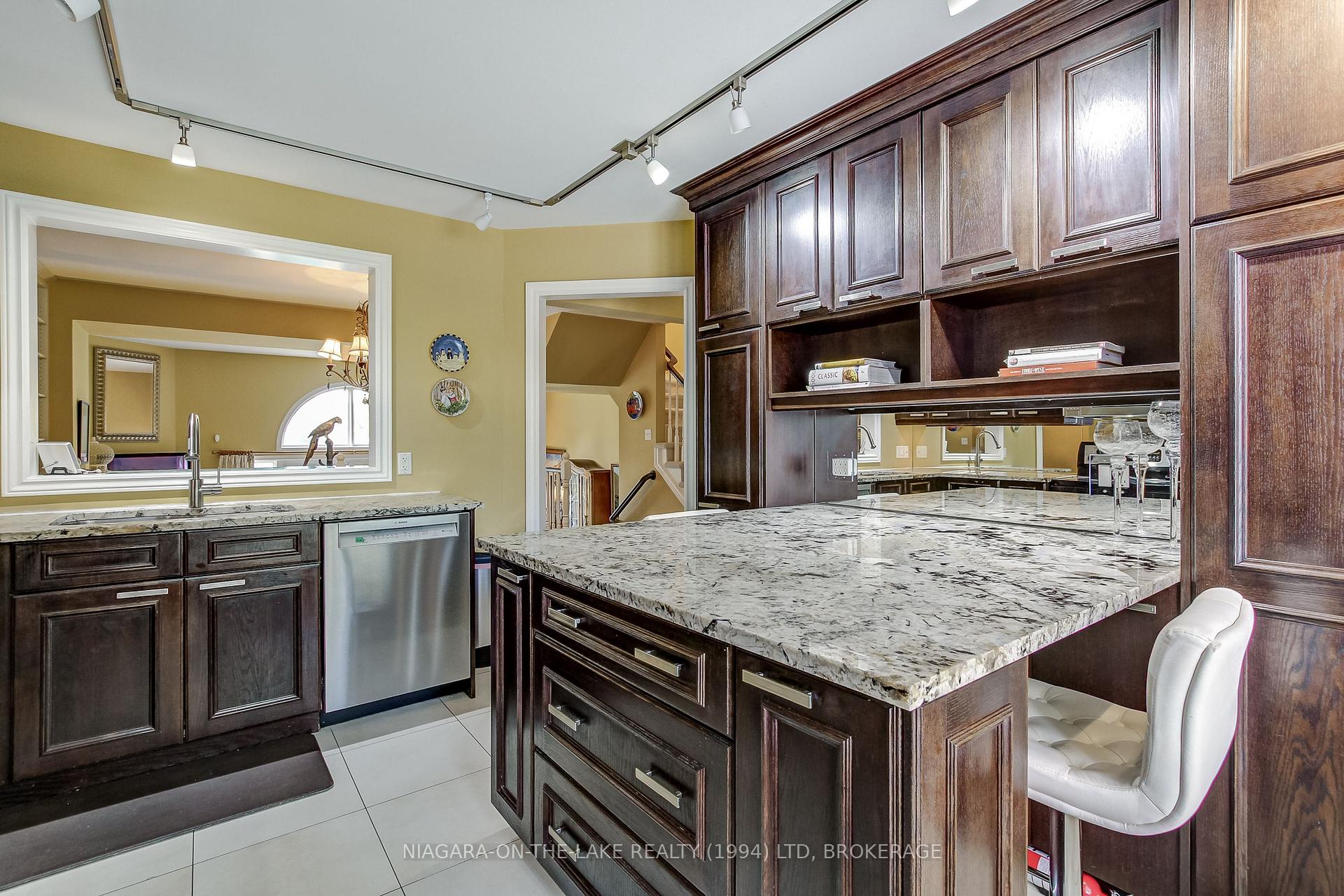 Photo 10 of Unit 14, 1 Lakeside Drive, St. Catharines, Port Weller — HOMEH