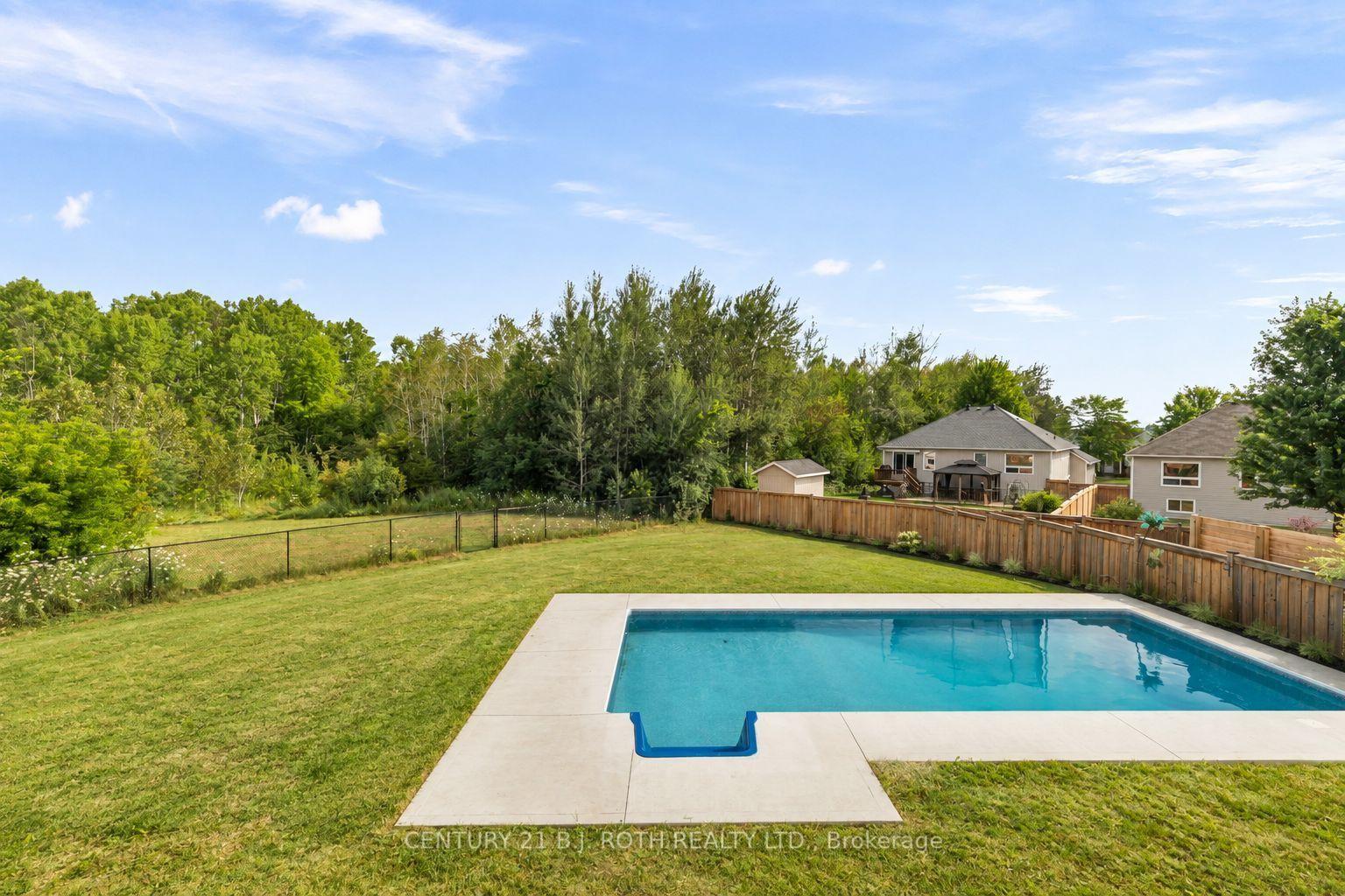 Photo 31 of 211 Roy Drive, Clearview, Stayner — HOMEH