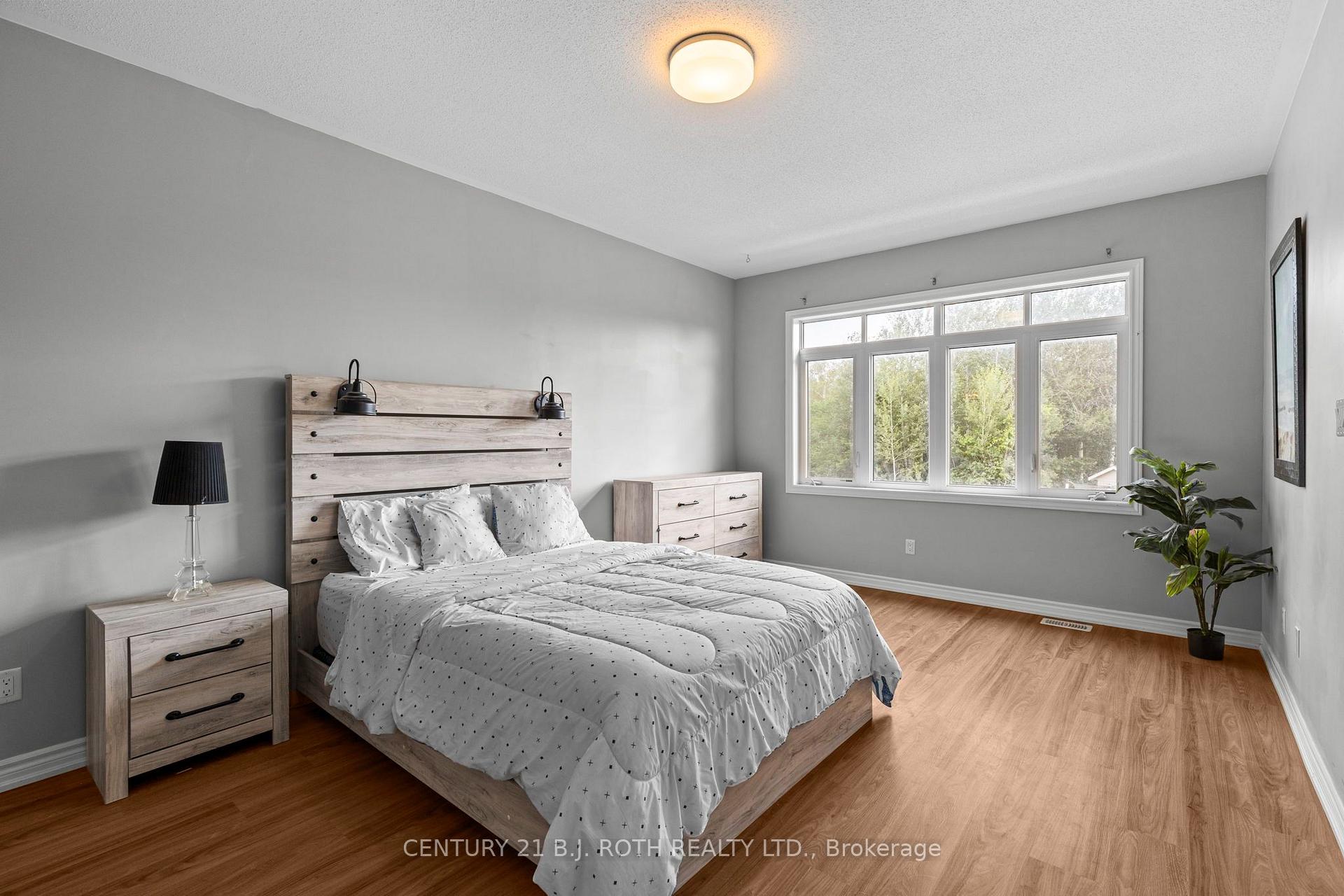 Photo 16 of 211 Roy Drive, Clearview, Stayner — HOMEH