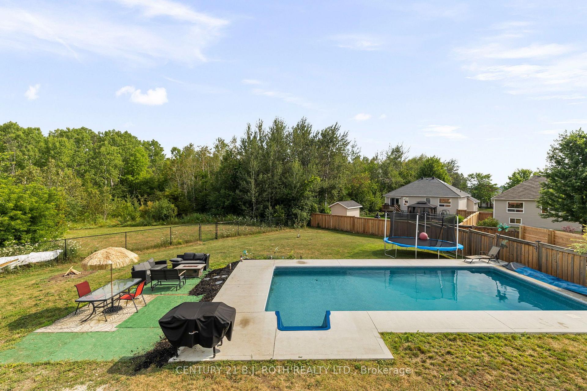 Photo 33 of 211 Roy Drive, Clearview, Stayner — HOMEH