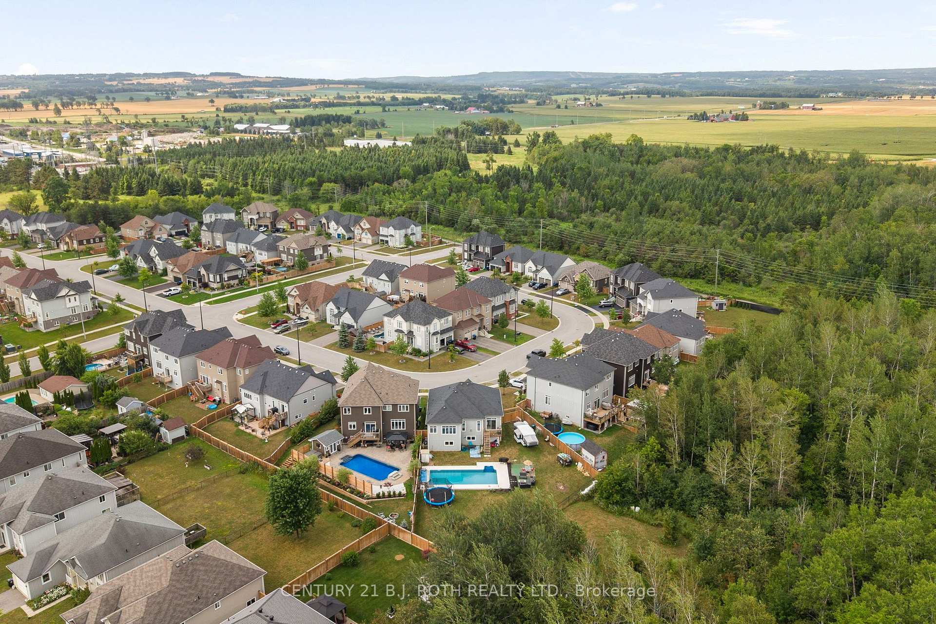 Photo 34 of 211 Roy Drive, Clearview, Stayner — HOMEH