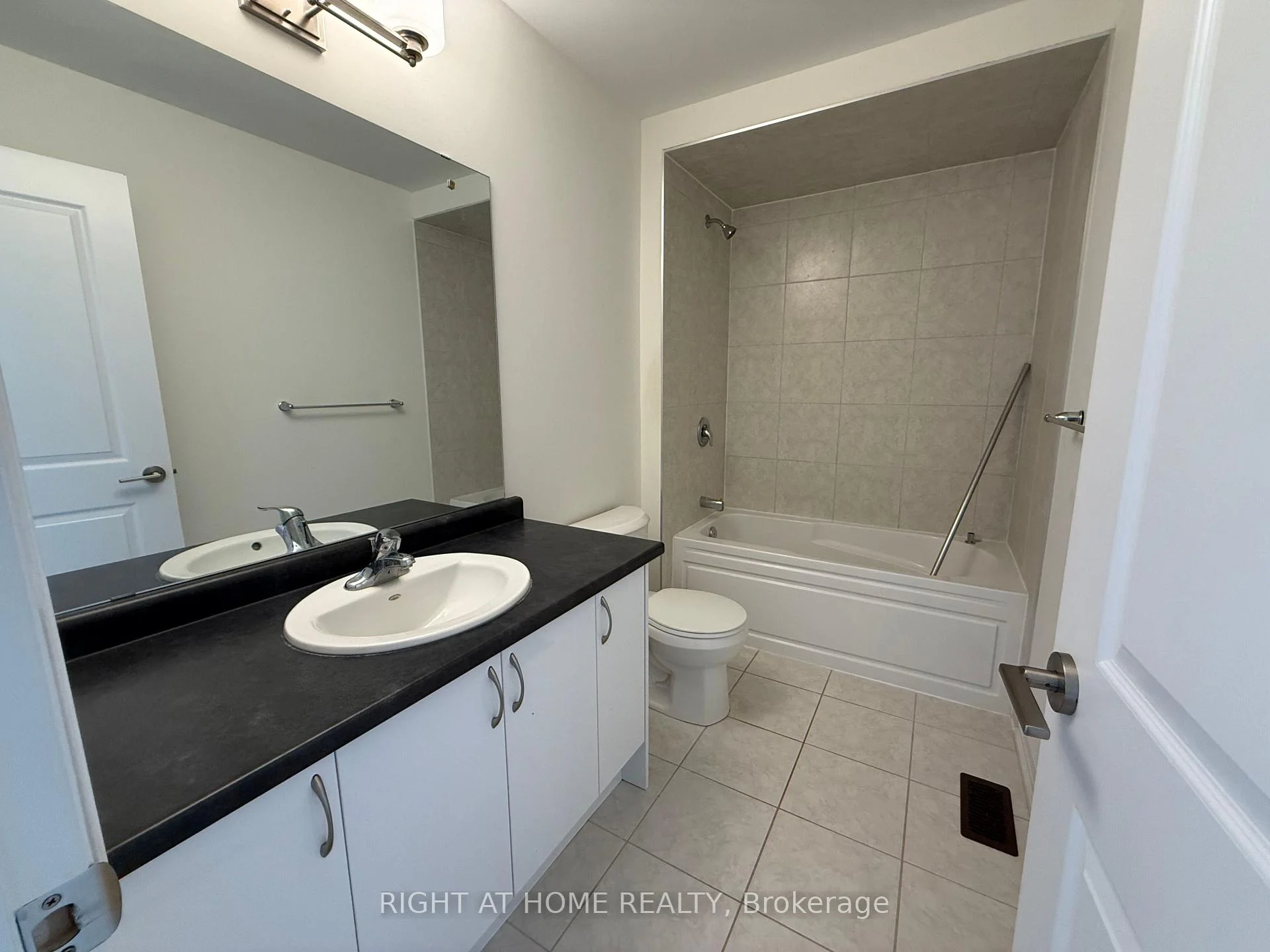 Photo 5 of 95 Hitchman Street, Brant, Paris — HOMEH