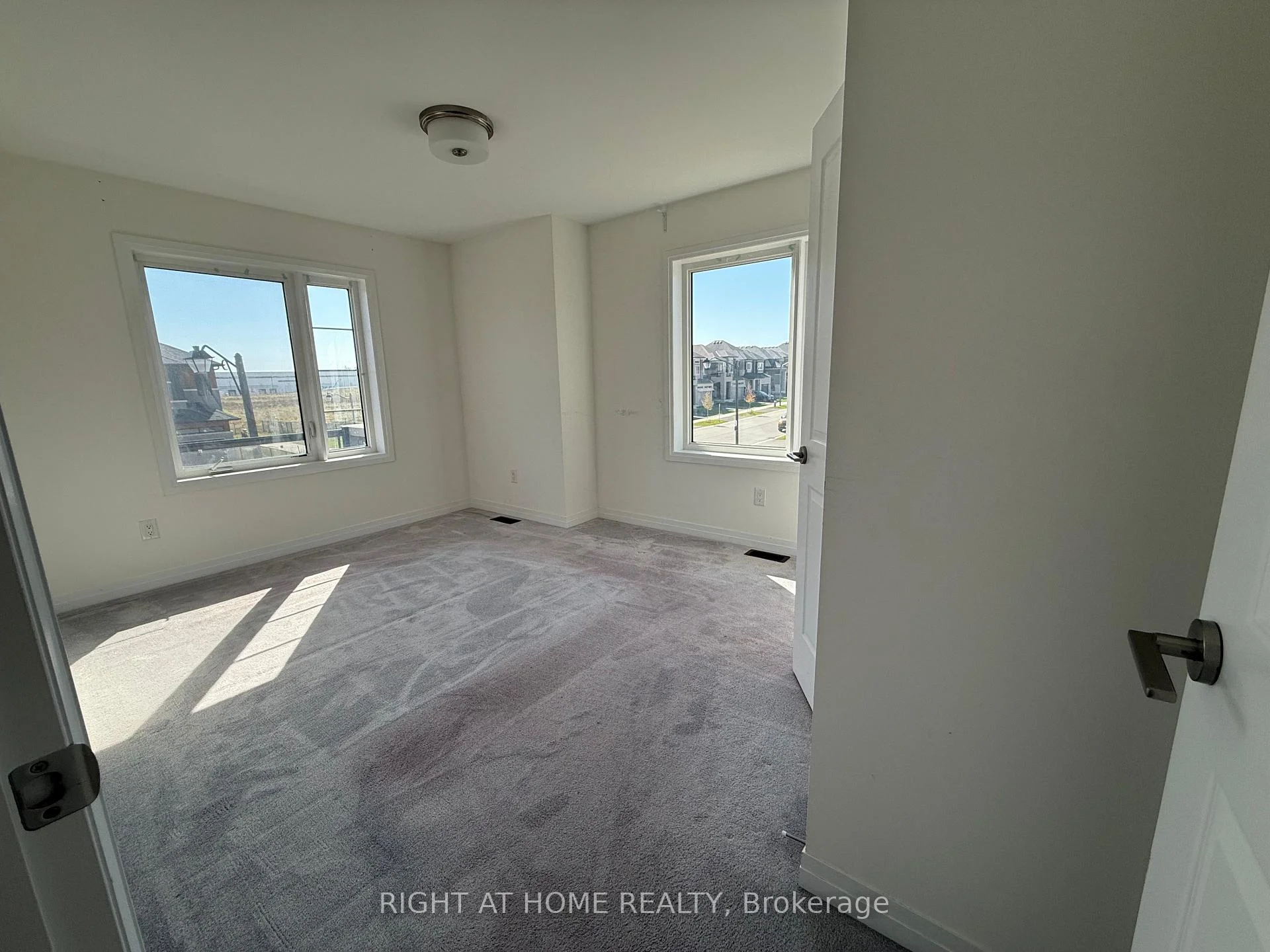 Photo 6 of 95 Hitchman Street, Brant, Paris — HOMEH