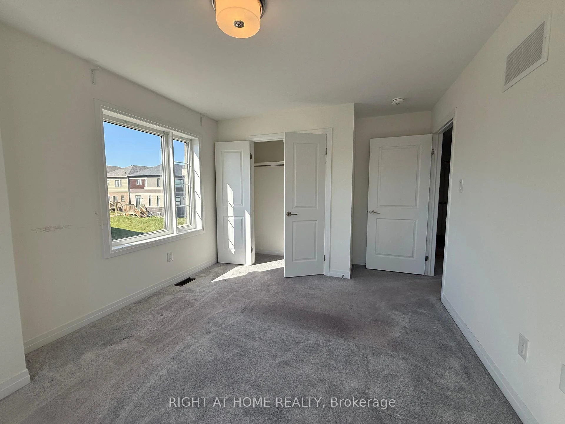 Photo 10 of 95 Hitchman Street, Brant, Paris — HOMEH