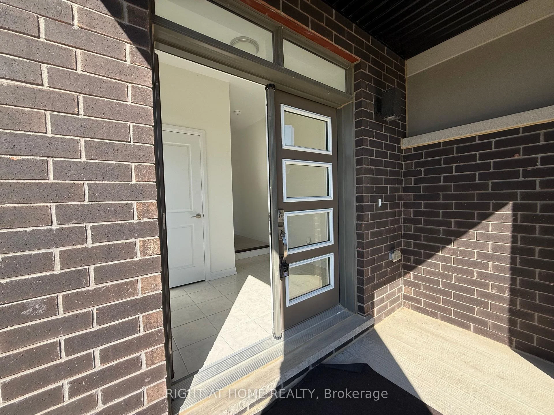Photo 18 of 95 Hitchman Street, Brant, Paris — HOMEH