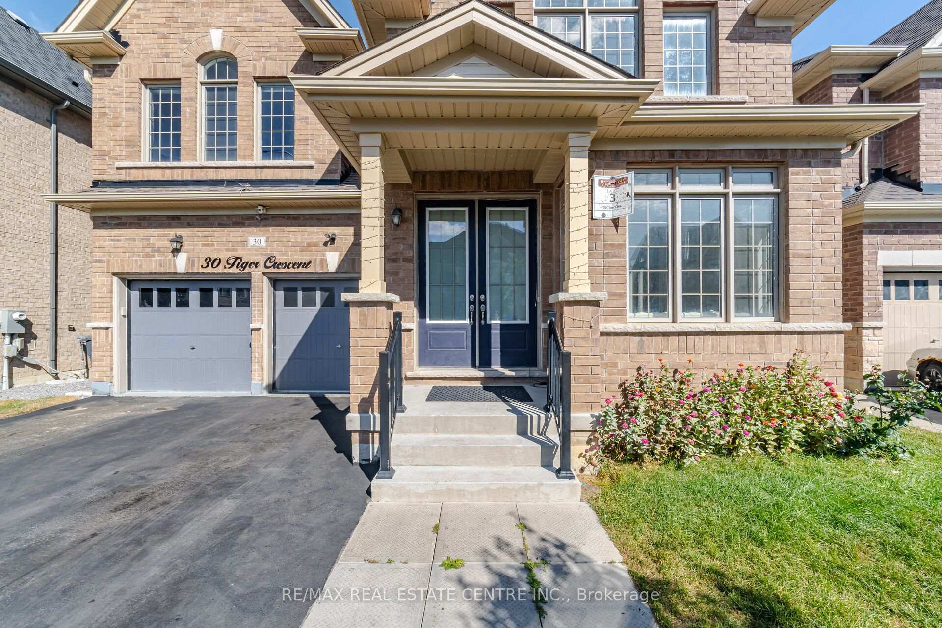 Photo 4 of 30 Tiger Crescent, Brampton, Sandringham-Wellington North — HOMEH
