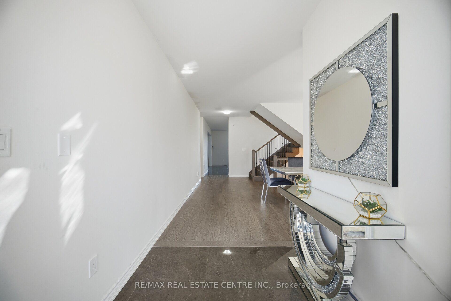 Photo 6 of 30 Tiger Crescent, Brampton, Sandringham-Wellington North — HOMEH