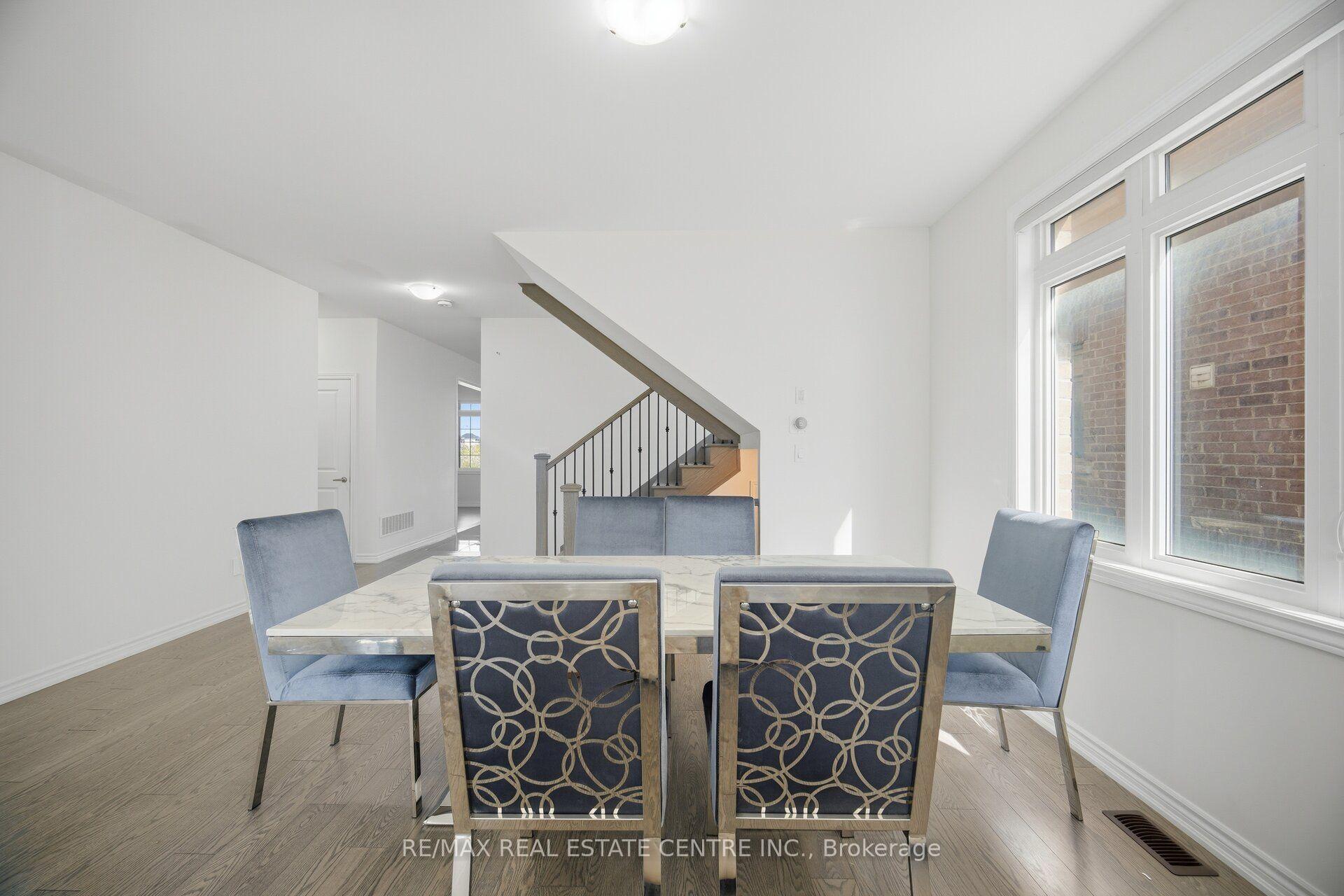 Photo 9 of 30 Tiger Crescent, Brampton, Sandringham-Wellington North — HOMEH
