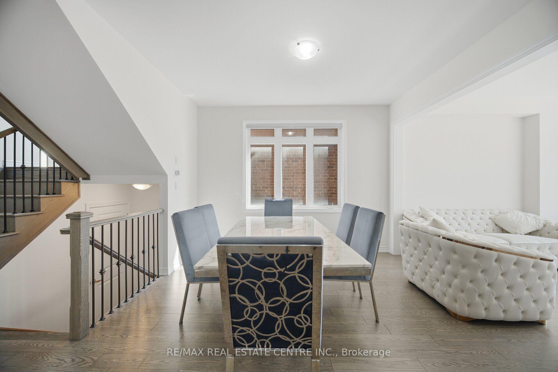 Photo 10 of 30 Tiger Crescent, Brampton, Sandringham-Wellington North — HOMEH