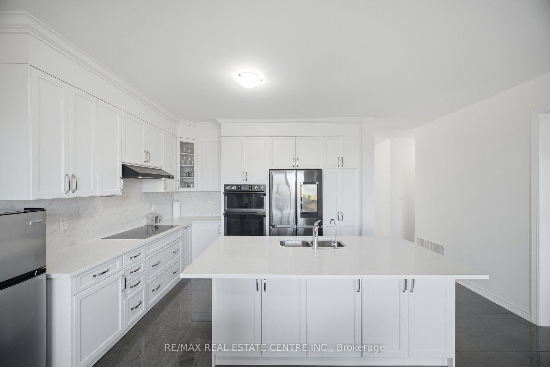 Photo 12 of 30 Tiger Crescent, Brampton, Sandringham-Wellington North — HOMEH