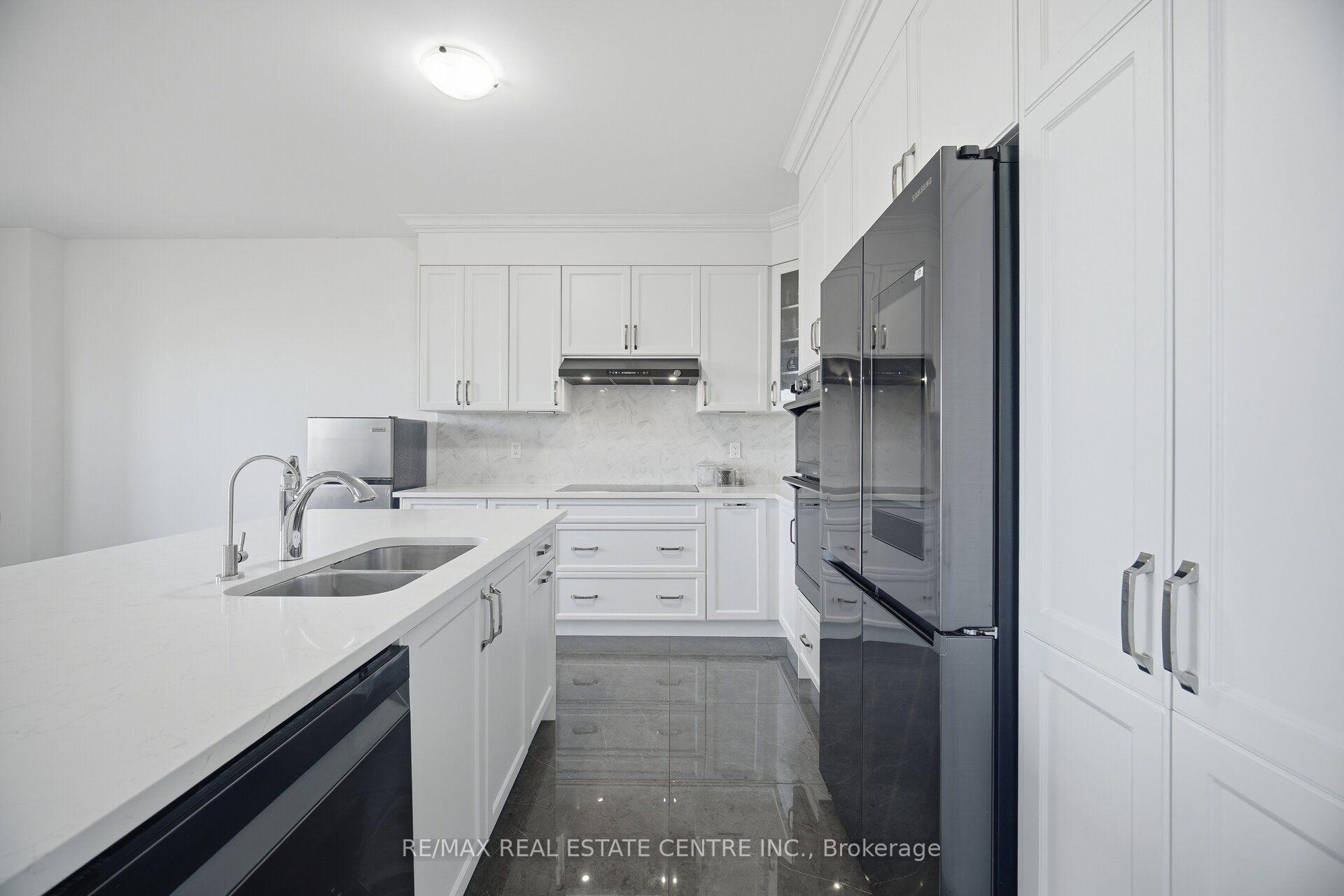 Photo 15 of 30 Tiger Crescent, Brampton, Sandringham-Wellington North — HOMEH