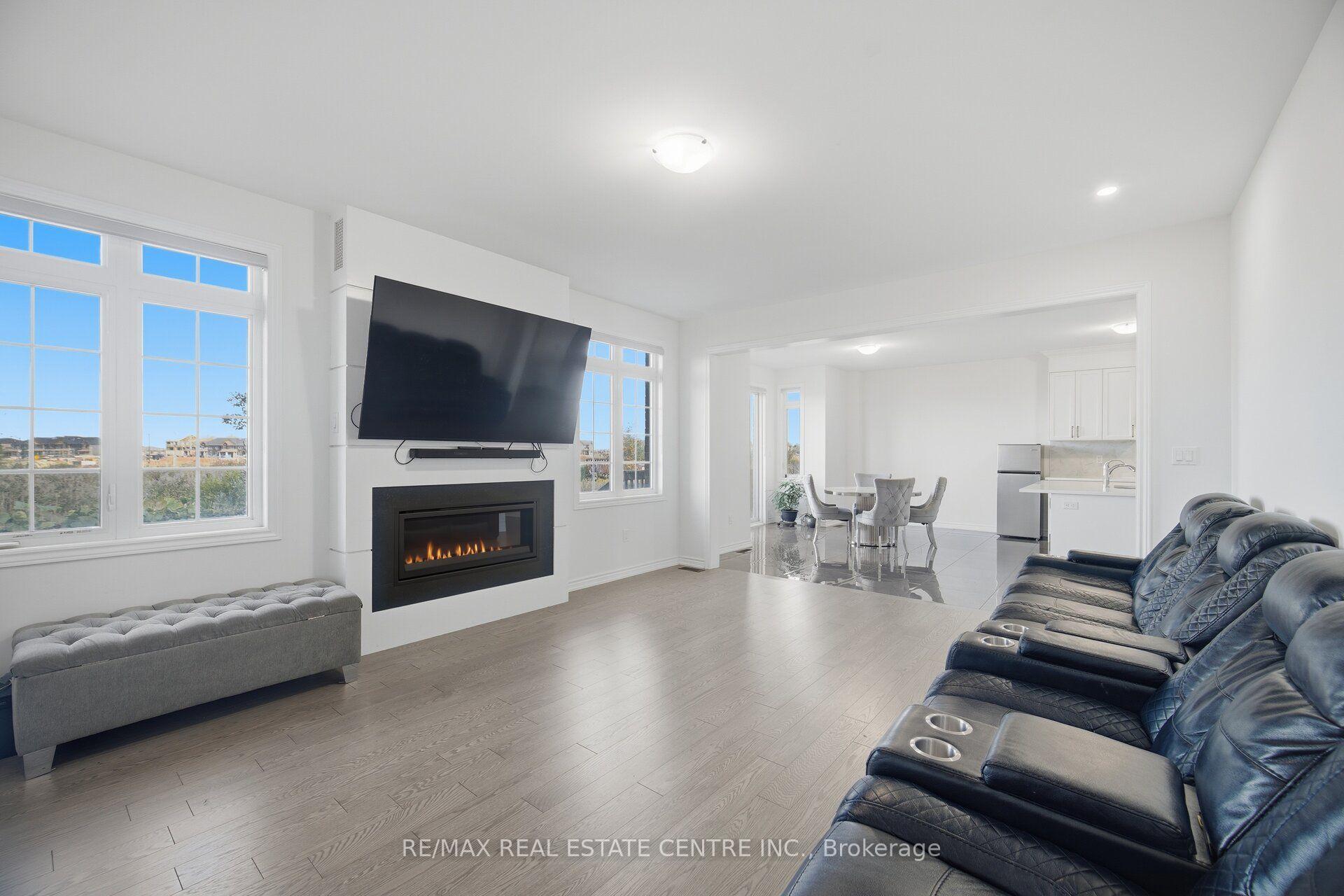 Photo 19 of 30 Tiger Crescent, Brampton, Sandringham-Wellington North — HOMEH