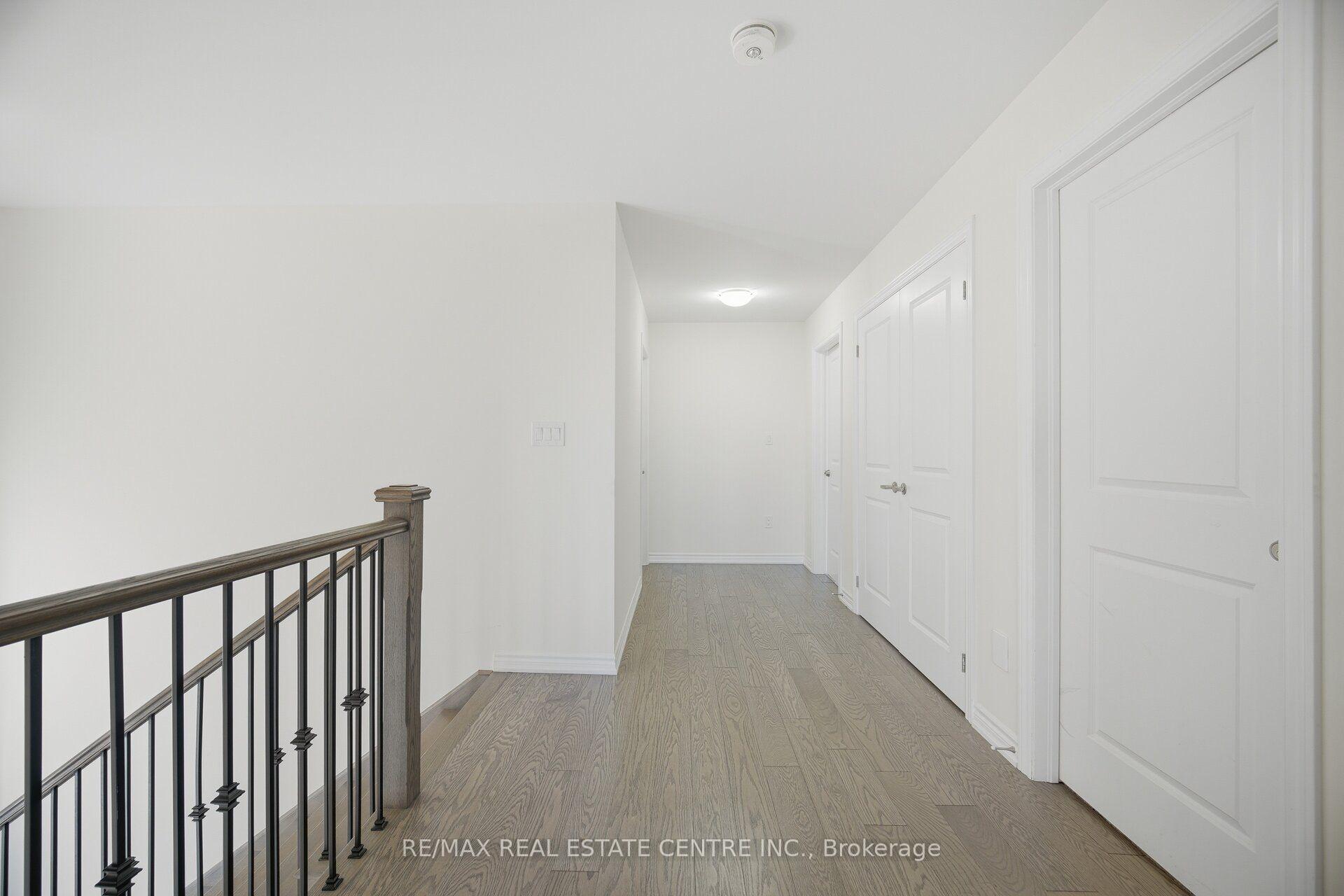 Photo 23 of 30 Tiger Crescent, Brampton, Sandringham-Wellington North — HOMEH