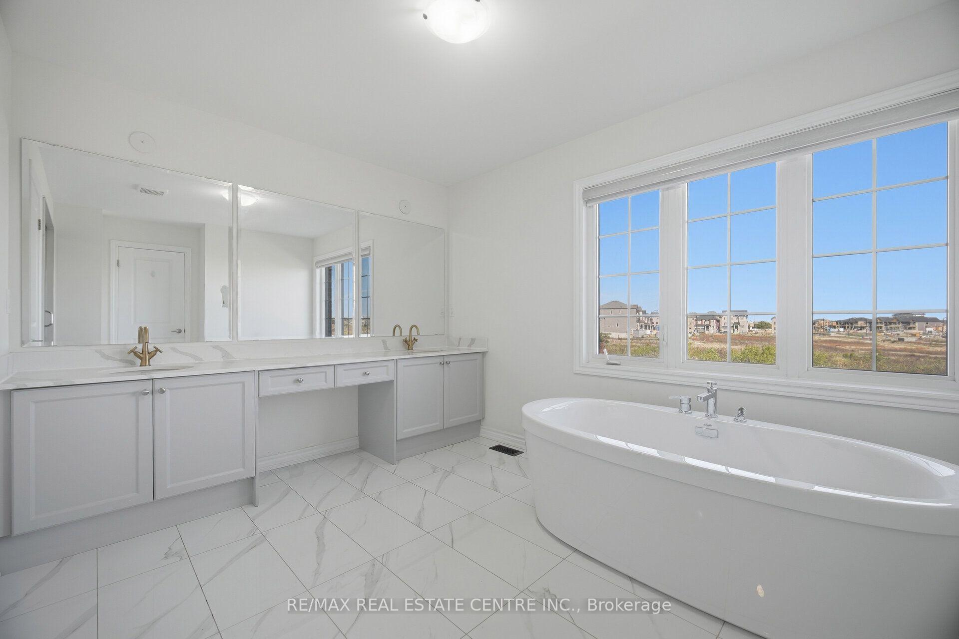 Photo 27 of 30 Tiger Crescent, Brampton, Sandringham-Wellington North — HOMEH