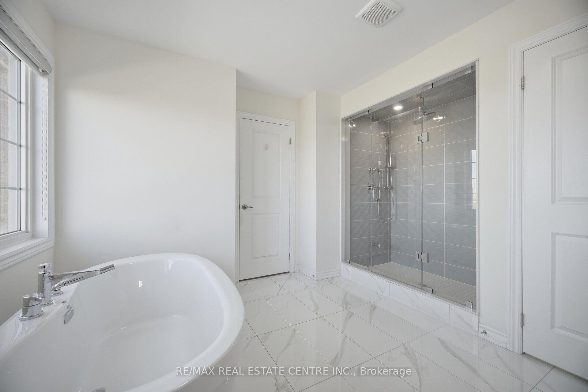 Photo 28 of 30 Tiger Crescent, Brampton, Sandringham-Wellington North — HOMEH