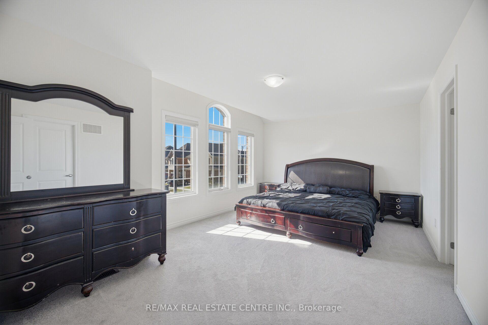 Photo 31 of 30 Tiger Crescent, Brampton, Sandringham-Wellington North — HOMEH