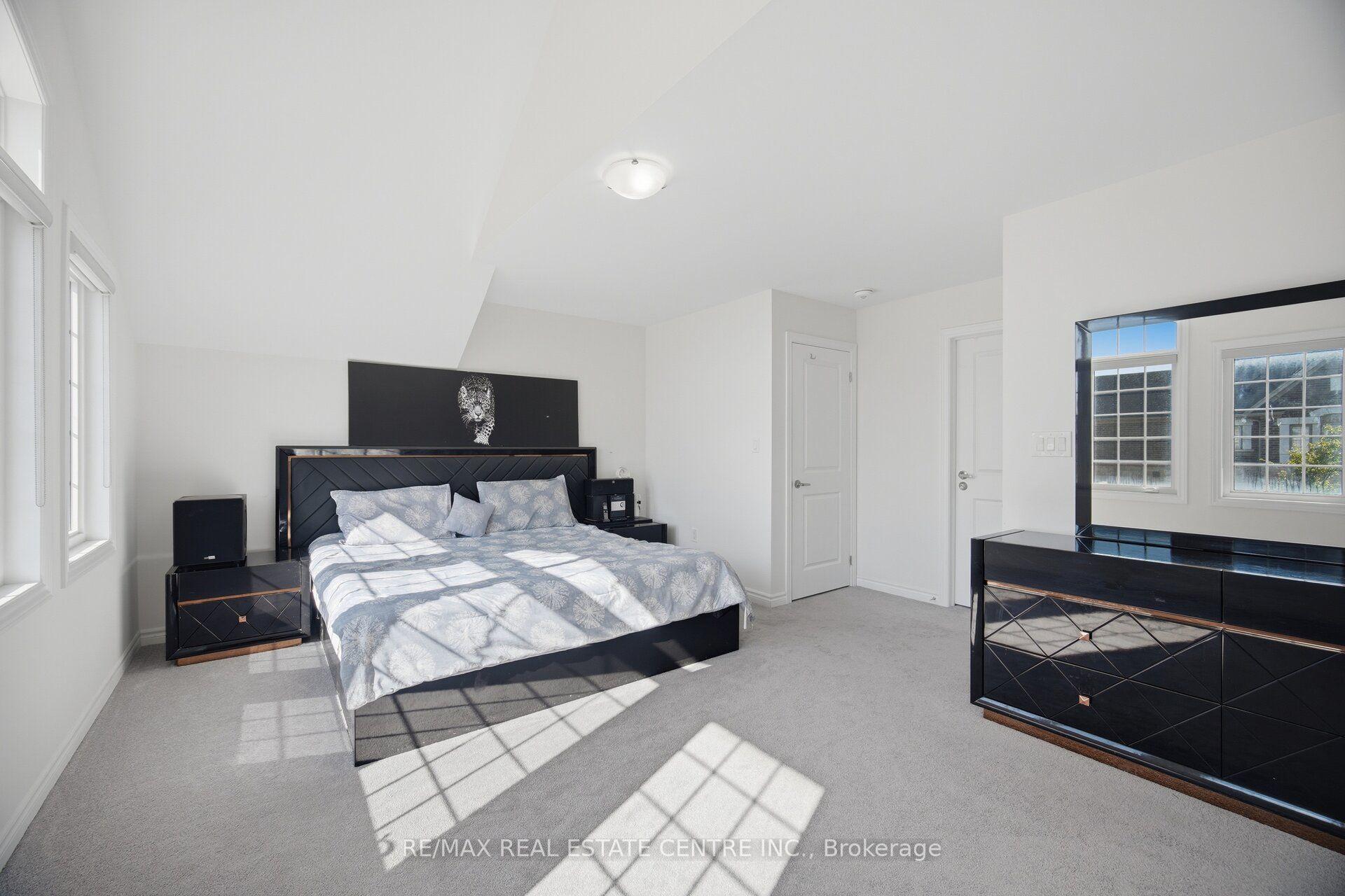 Photo 34 of 30 Tiger Crescent, Brampton, Sandringham-Wellington North — HOMEH