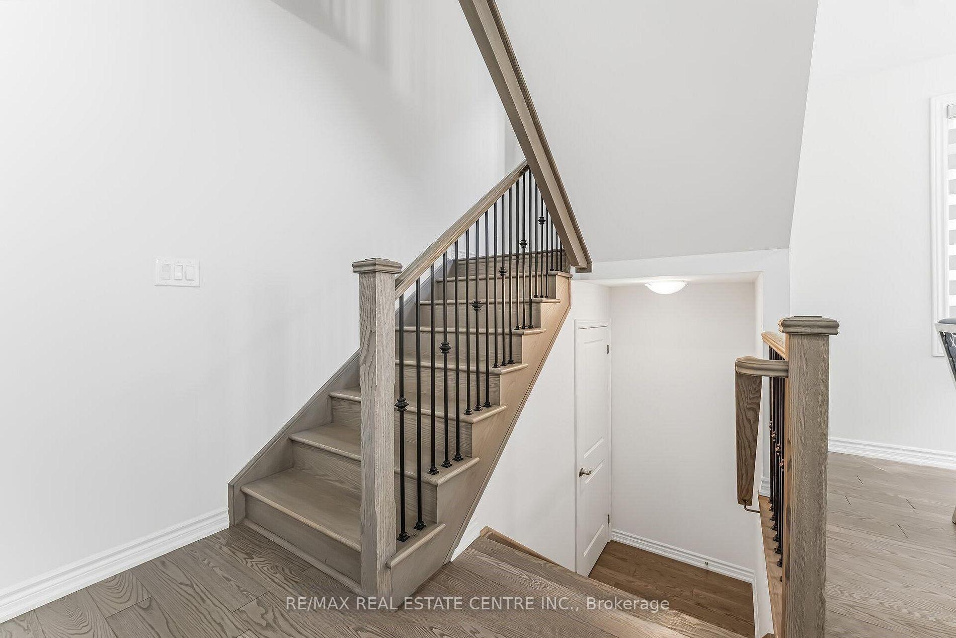 Photo 40 of 30 Tiger Crescent, Brampton, Sandringham-Wellington North — HOMEH