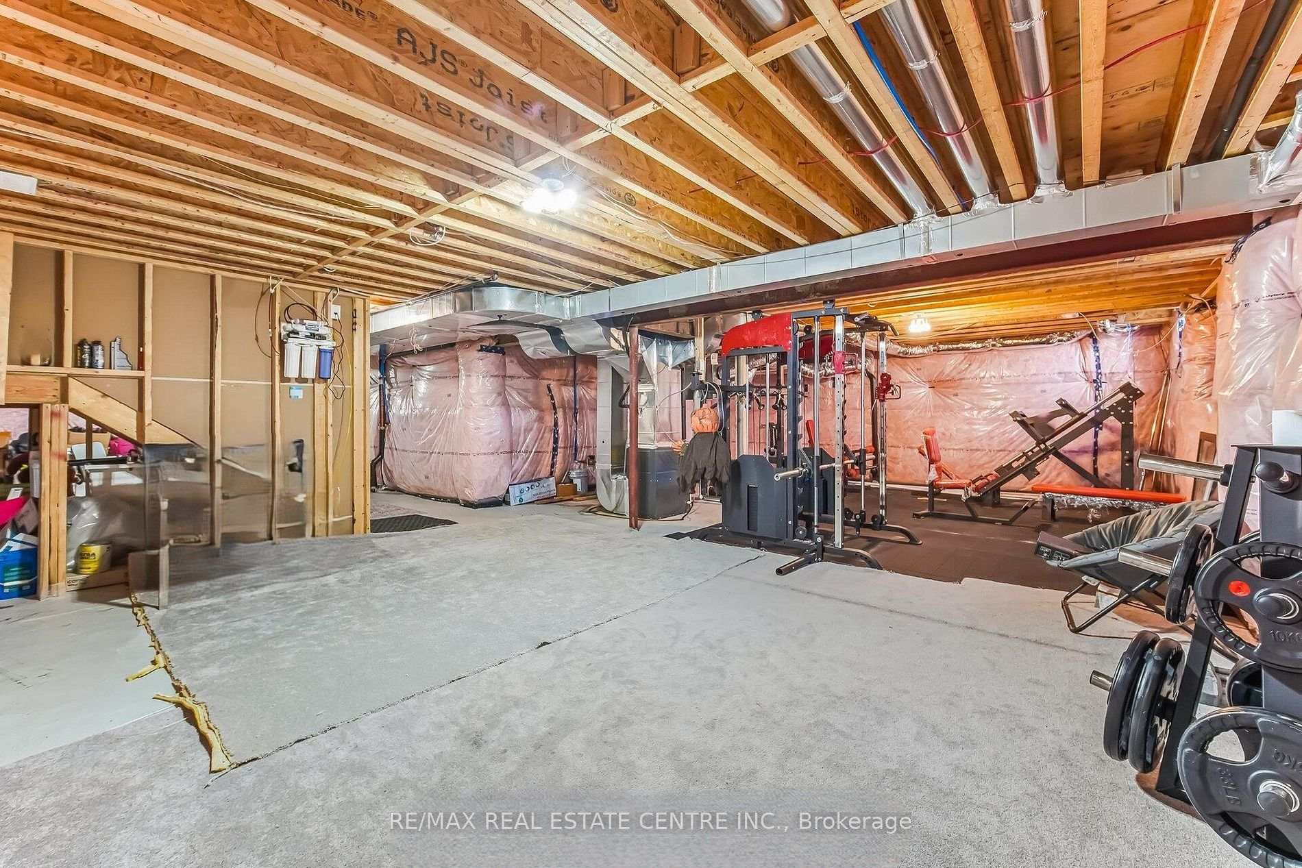 Photo 41 of 30 Tiger Crescent, Brampton, Sandringham-Wellington North — HOMEH