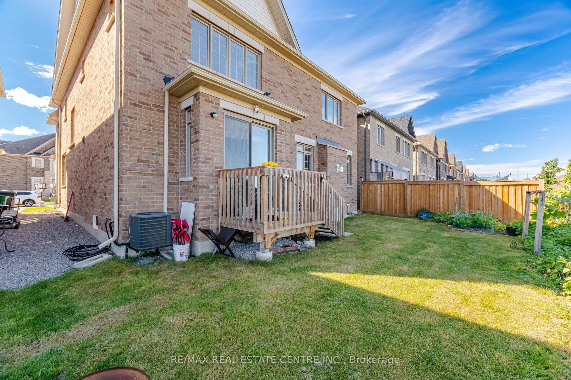 Photo 44 of 30 Tiger Crescent, Brampton, Sandringham-Wellington North — HOMEH