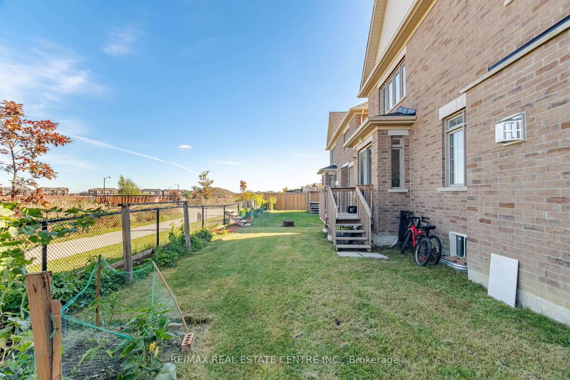 Photo 45 of 30 Tiger Crescent, Brampton, Sandringham-Wellington North — HOMEH