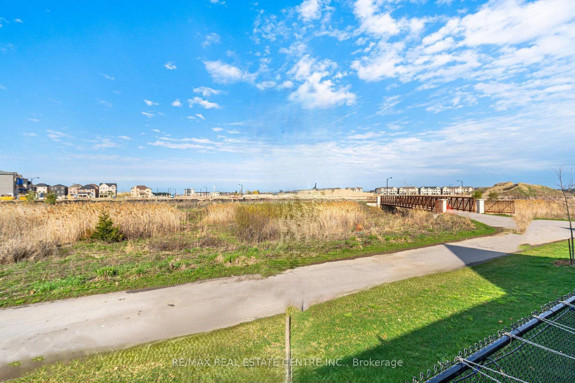 Photo 46 of 30 Tiger Crescent, Brampton, Sandringham-Wellington North — HOMEH