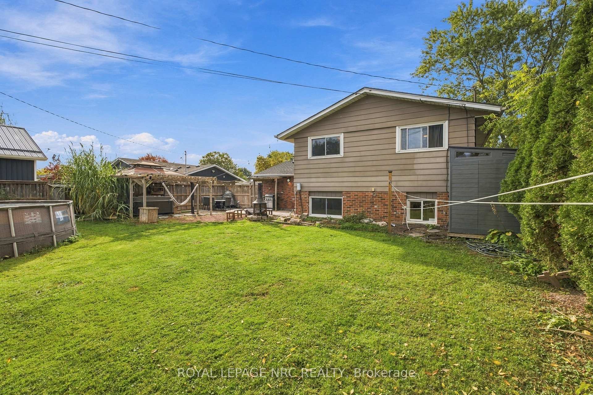 Photo 22 of 26 Pinehurst Drive, Welland, N. Welland — HOMEH