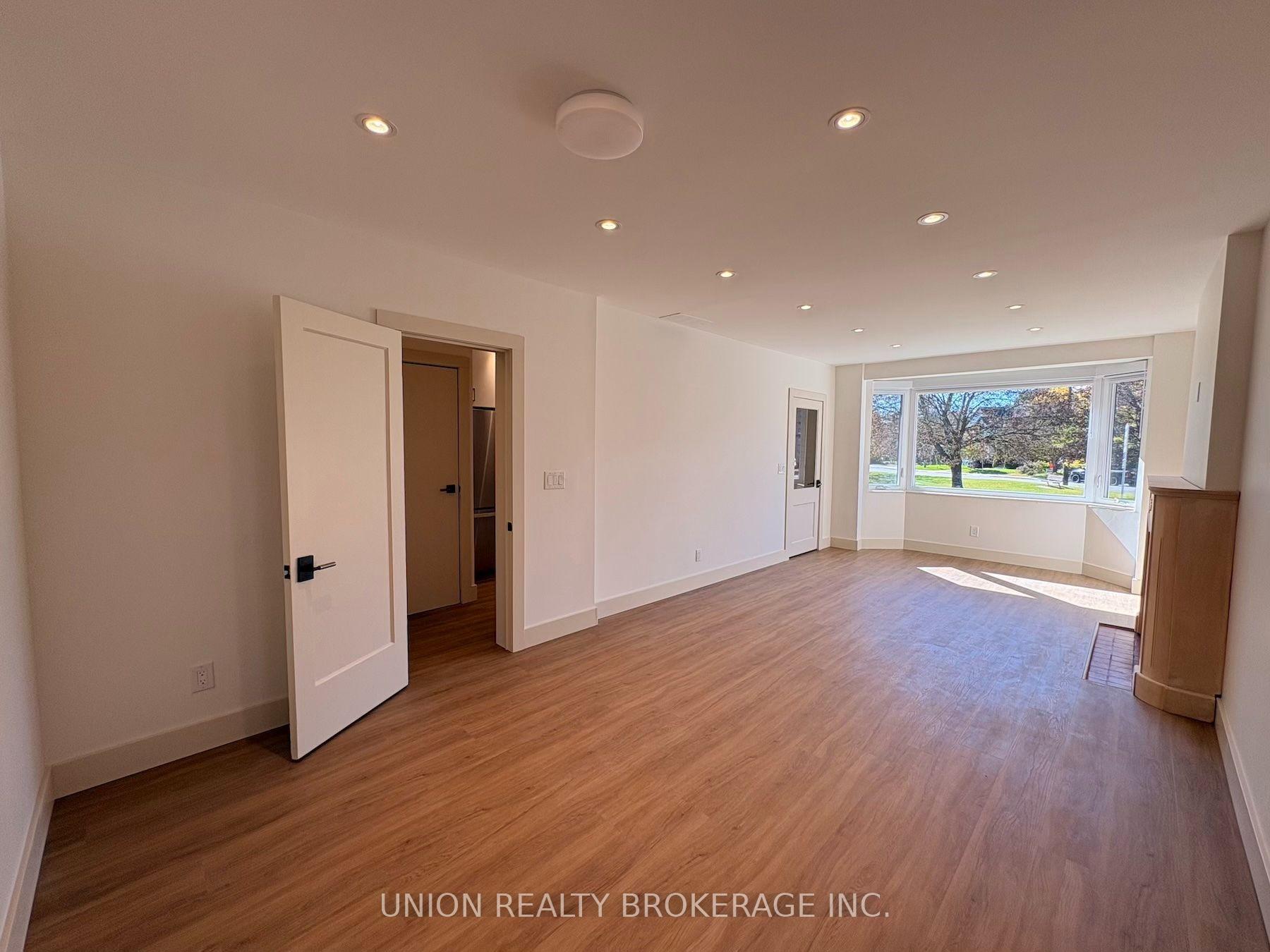 Photo 4 of Unit Main, 35 Elmview Drive, Scarborough, Birchcliffe-Cliffside — HOMEH