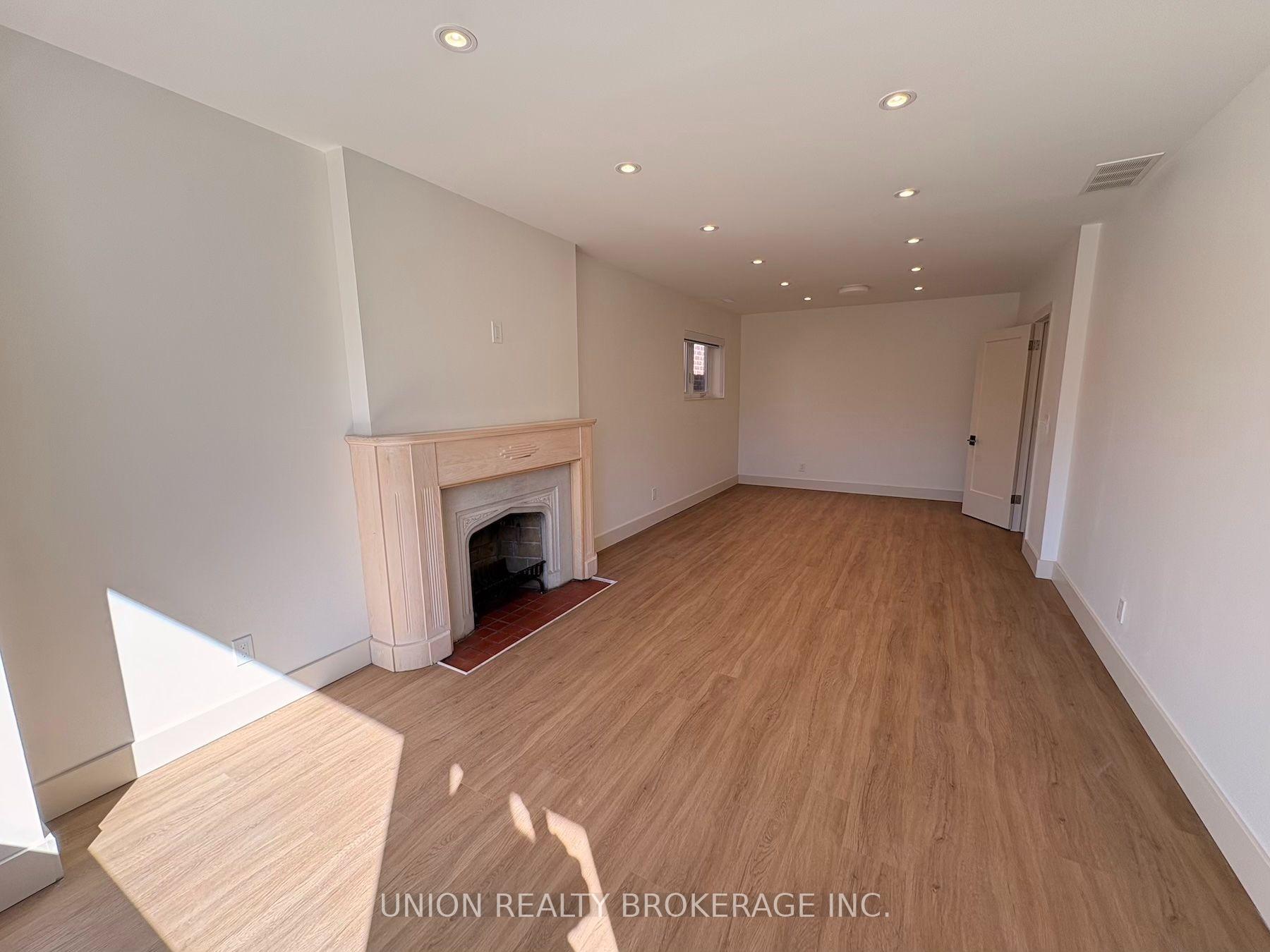 Photo 5 of Unit Main, 35 Elmview Drive, Scarborough, Birchcliffe-Cliffside — HOMEH