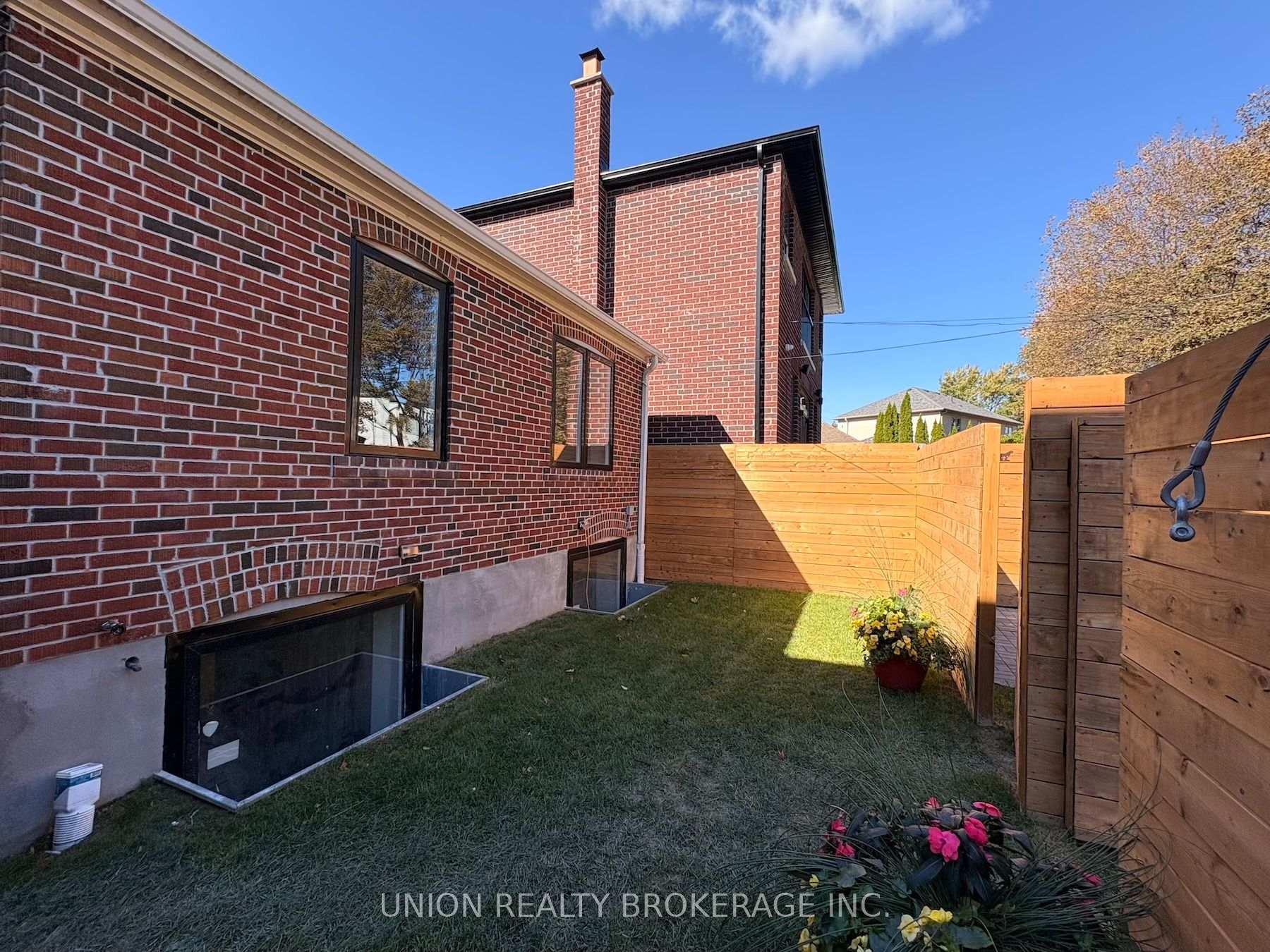 Photo 17 of Unit Main, 35 Elmview Drive, Scarborough, Birchcliffe-Cliffside — HOMEH