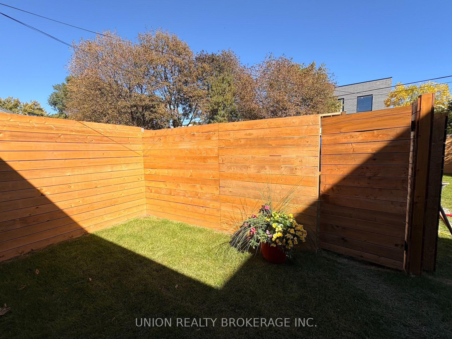 Photo 18 of Unit Main, 35 Elmview Drive, Scarborough, Birchcliffe-Cliffside — HOMEH