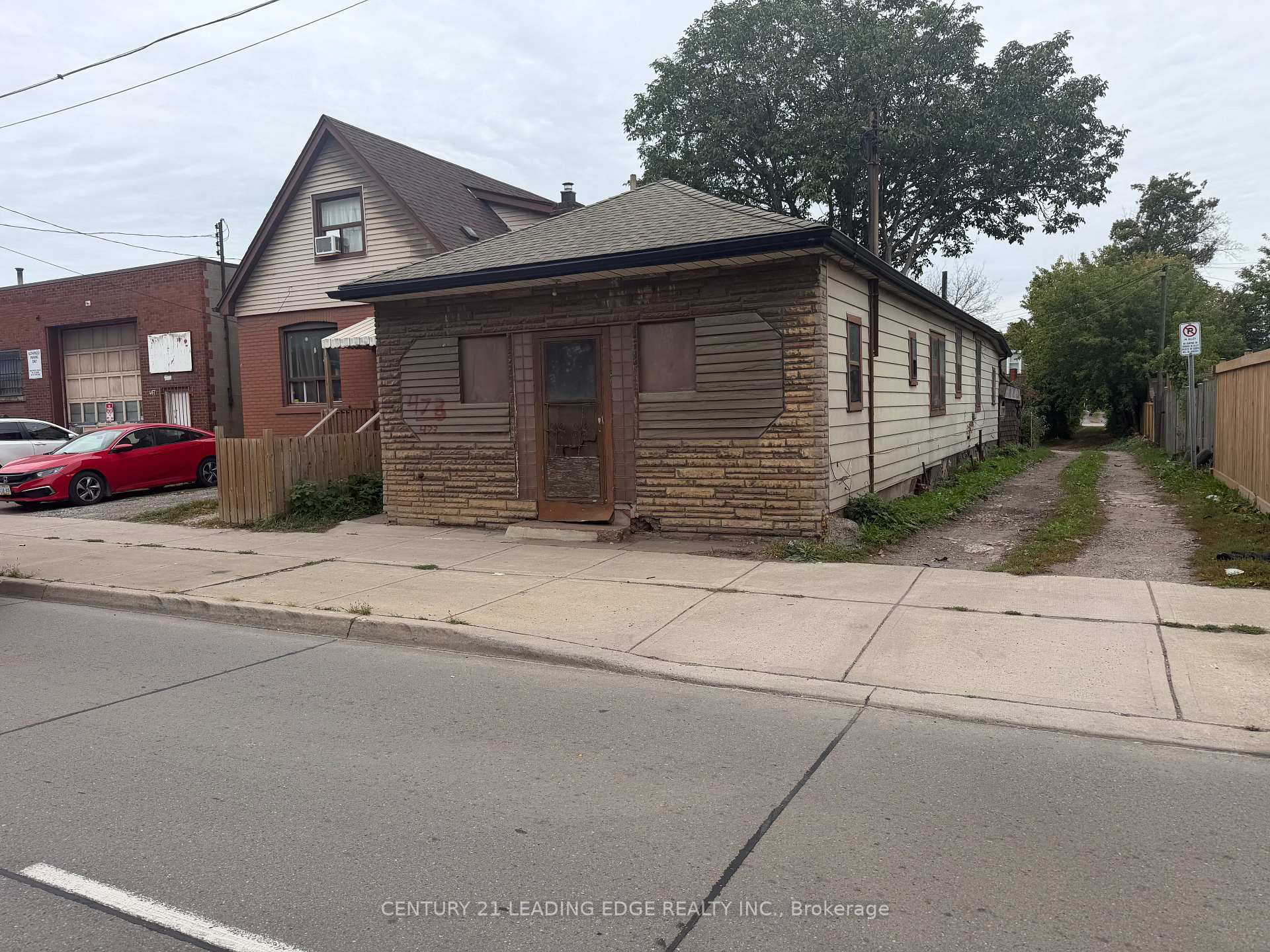 Front of 473 Kenilworth Avenue N