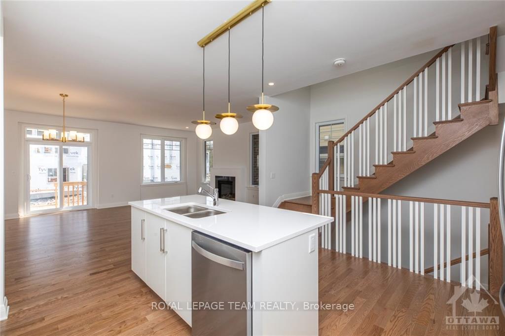 Photo 11 of 527 Hitzlay Terrace, Ottawa, Kanata - Kanata Lakes/Heritage Hills — HOMEH