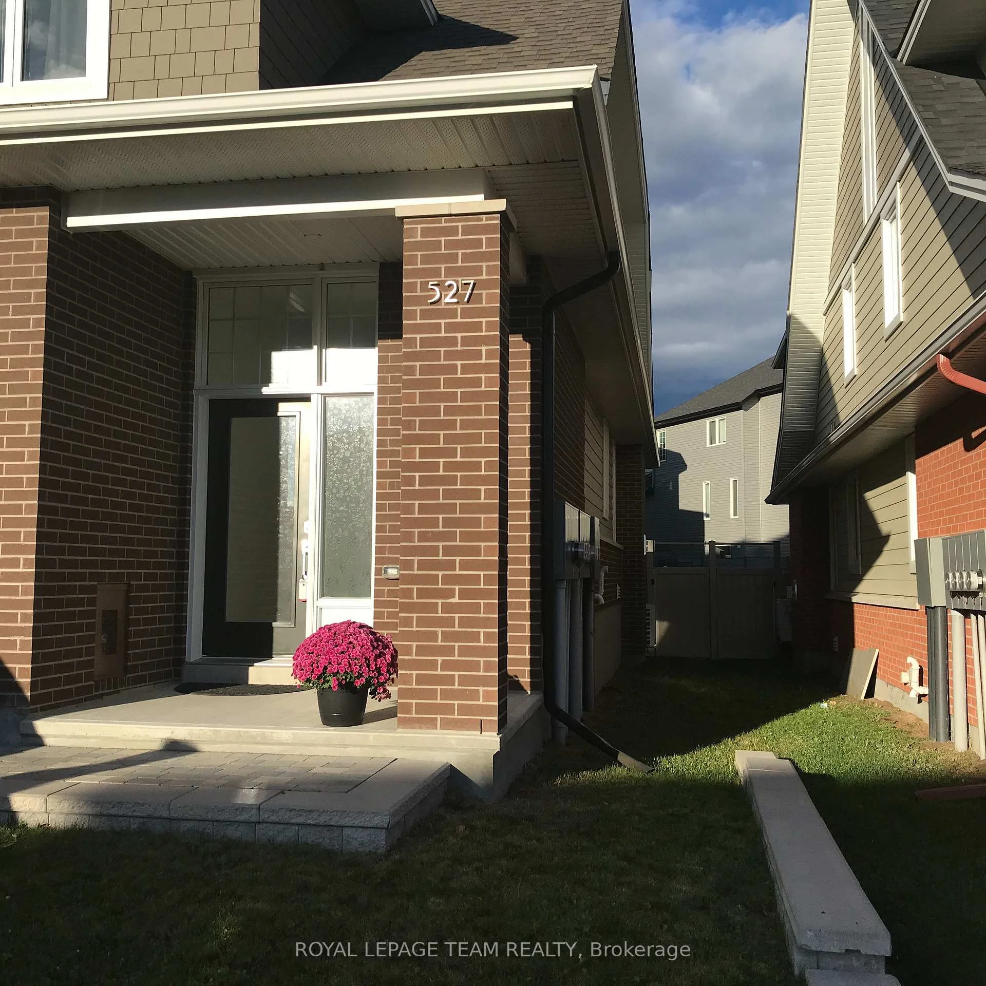 Photo 4 of 527 Hitzlay Terrace, Ottawa, Kanata - Kanata Lakes/Heritage Hills — HOMEH