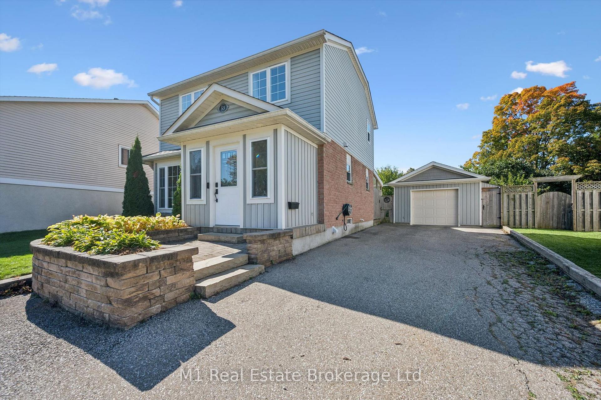 Photo 5 of 53 Johanna Drive, Cambridge, St Andrews/Southwood — HOMEH