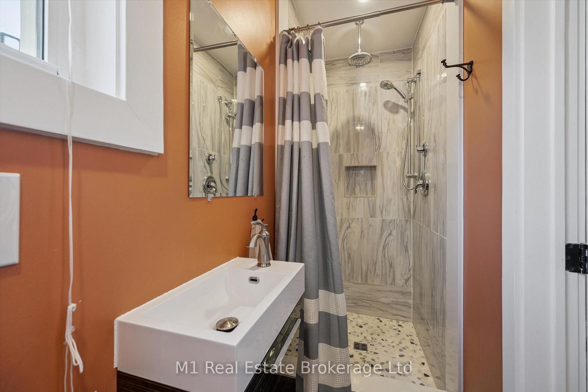 Photo 18 of 53 Johanna Drive, Cambridge, St Andrews/Southwood — HOMEH