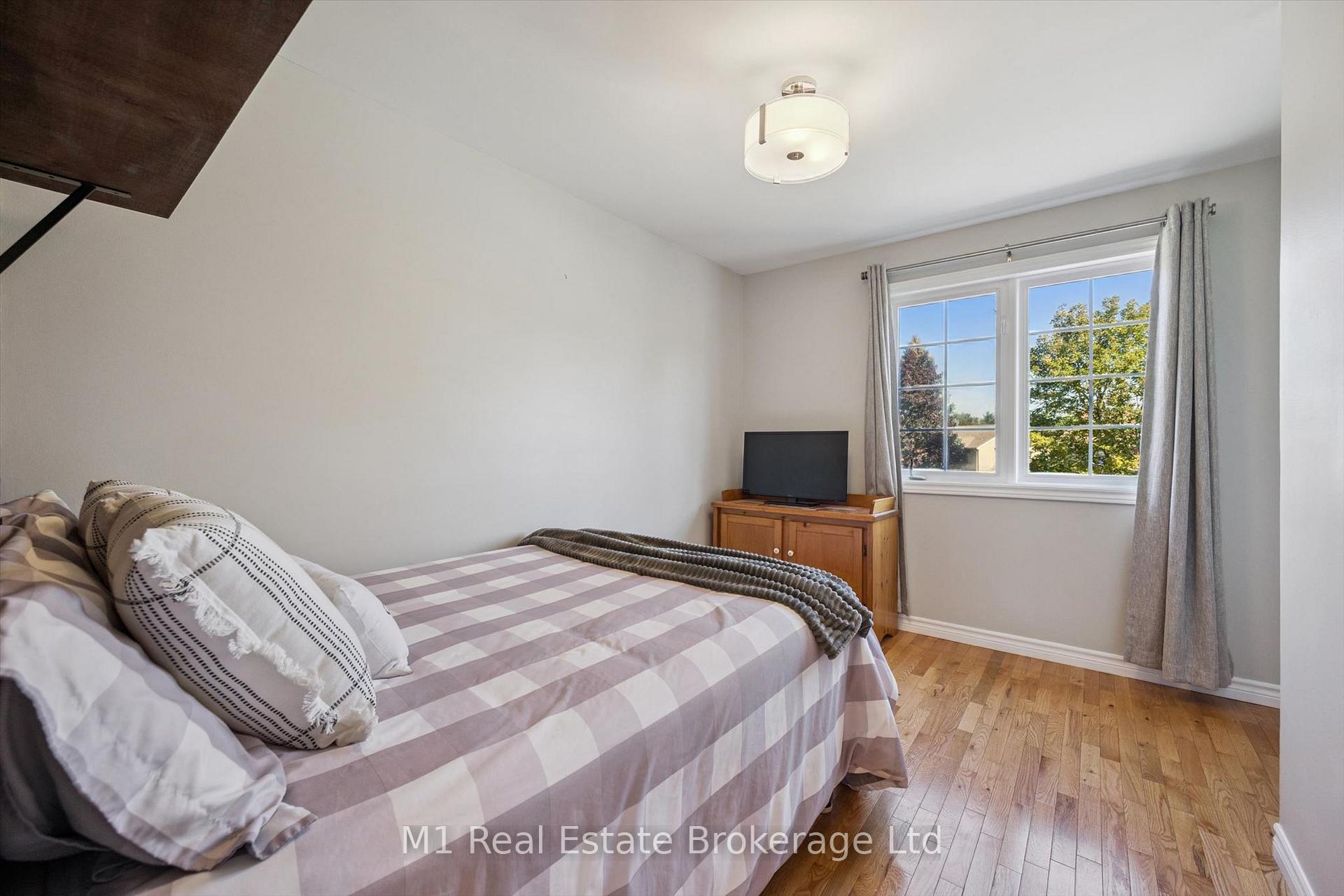 Photo 21 of 53 Johanna Drive, Cambridge, St Andrews/Southwood — HOMEH