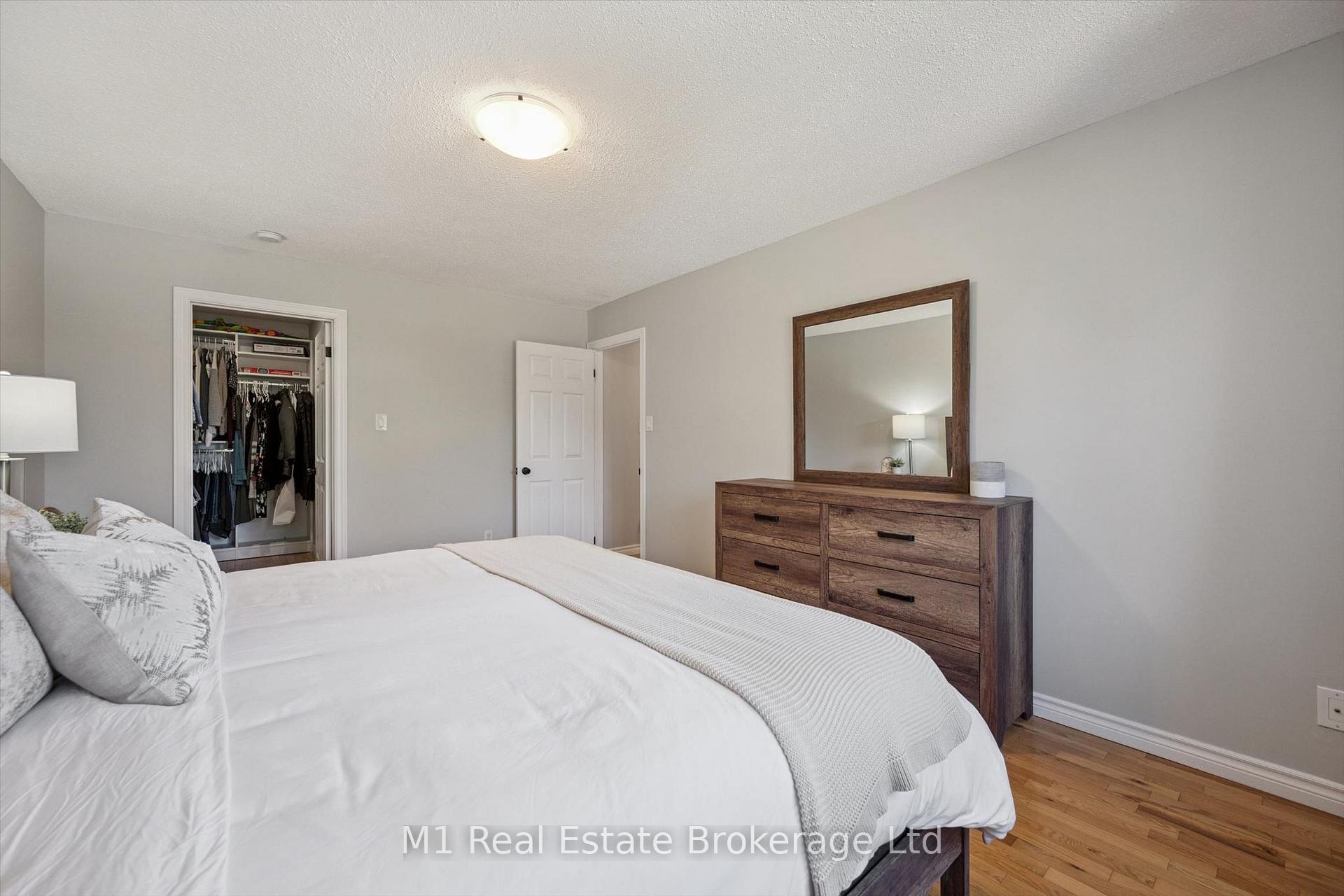 Photo 23 of 53 Johanna Drive, Cambridge, St Andrews/Southwood — HOMEH