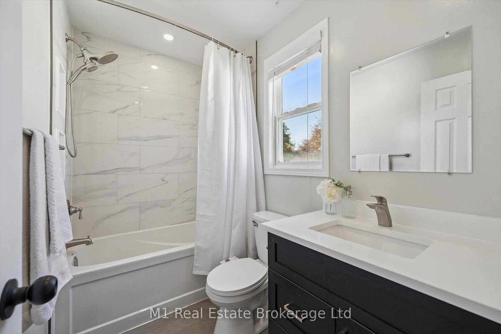 Photo 25 of 53 Johanna Drive, Cambridge, St Andrews/Southwood — HOMEH